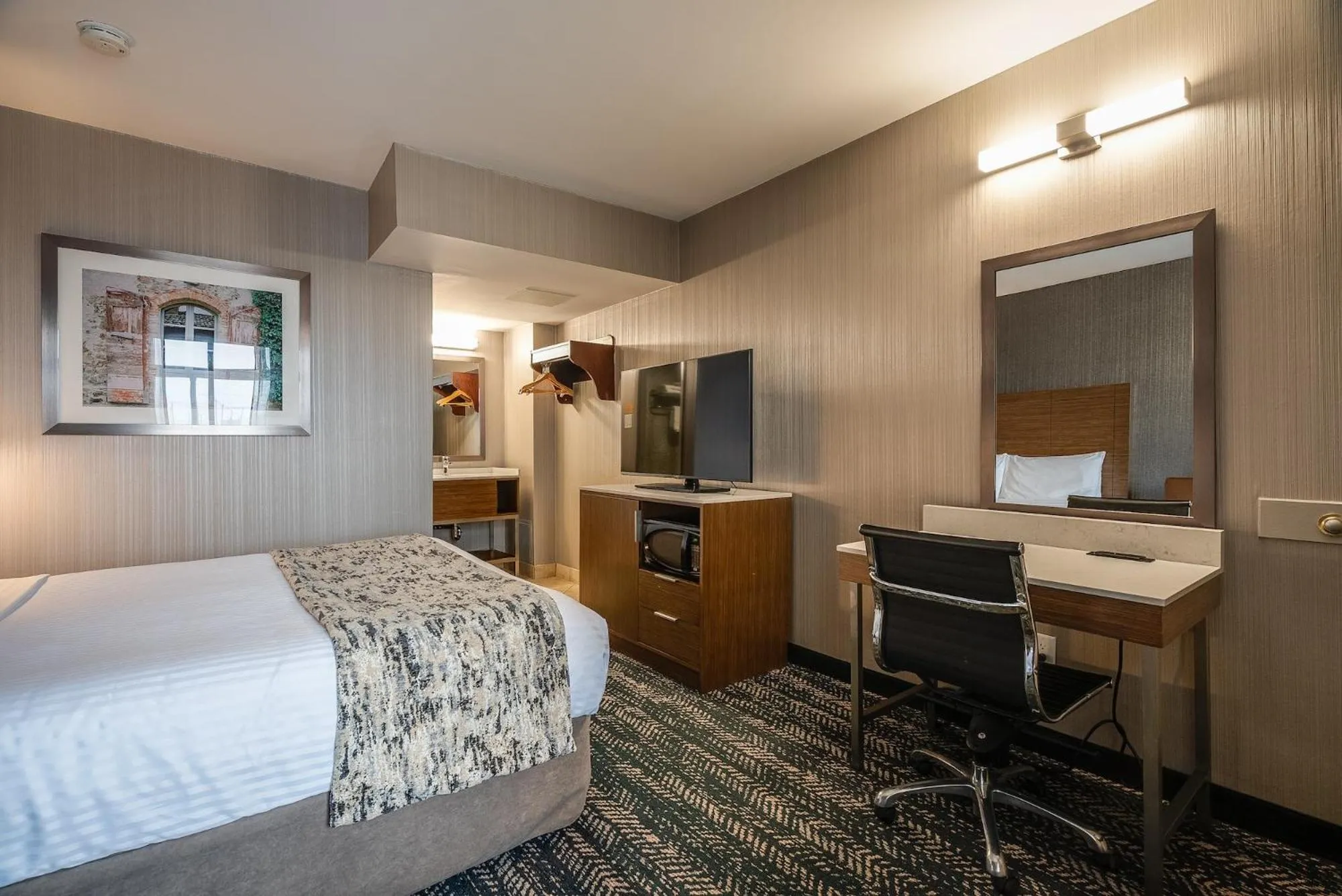 Bedroom, Bed in Monte Carlo Inn Toronto West Suites