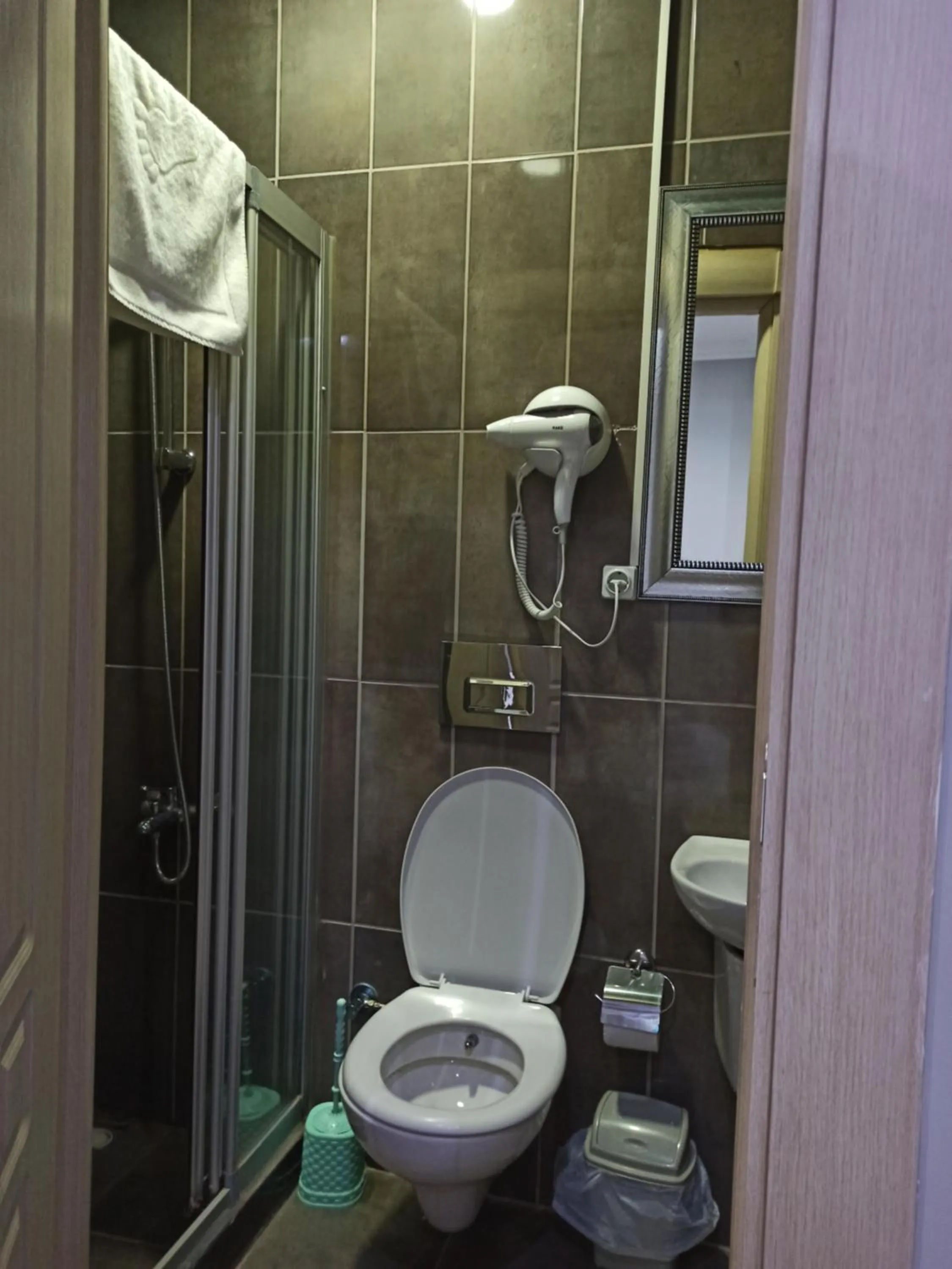 Shower in Taxim Starlight Hotel