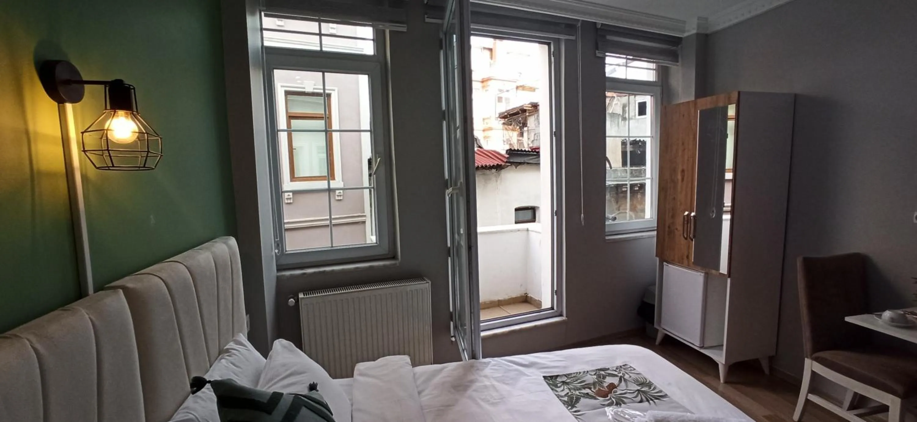 Photo of the whole room in Taxim Starlight Hotel