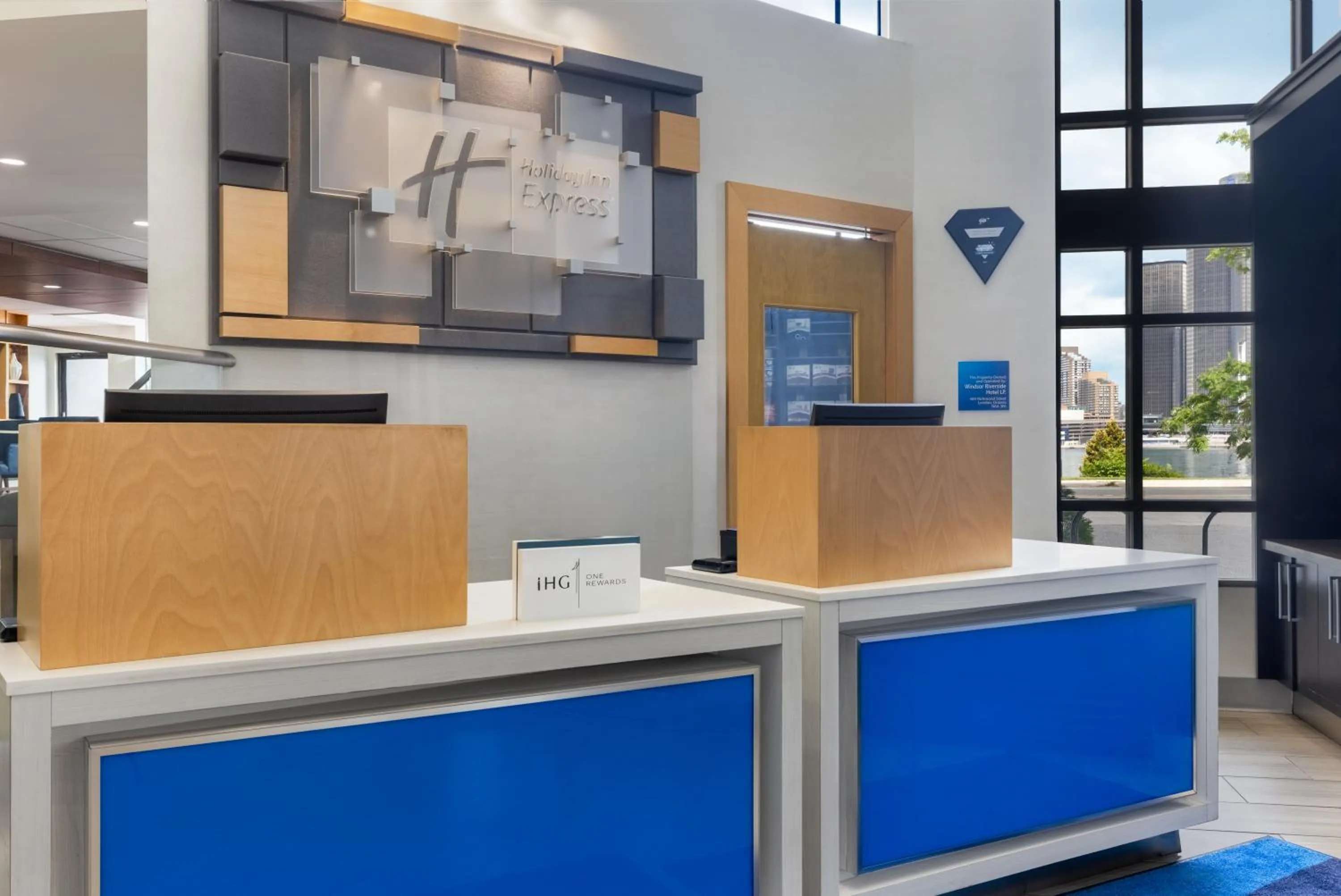 Lobby or reception in Holiday Inn Express Windsor Waterfront by IHG