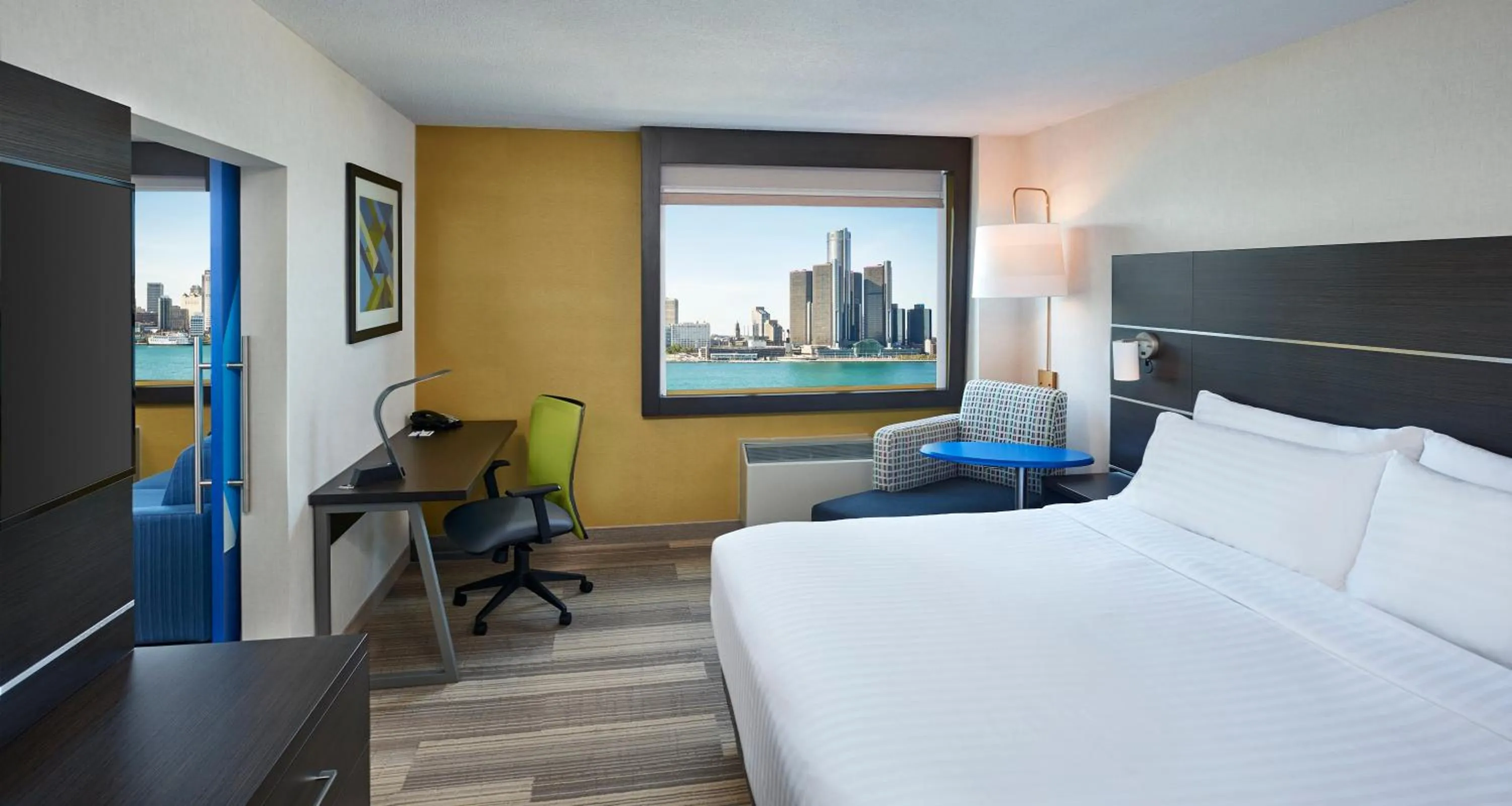 Photo of the whole room, Bed in Holiday Inn Express Windsor Waterfront by IHG