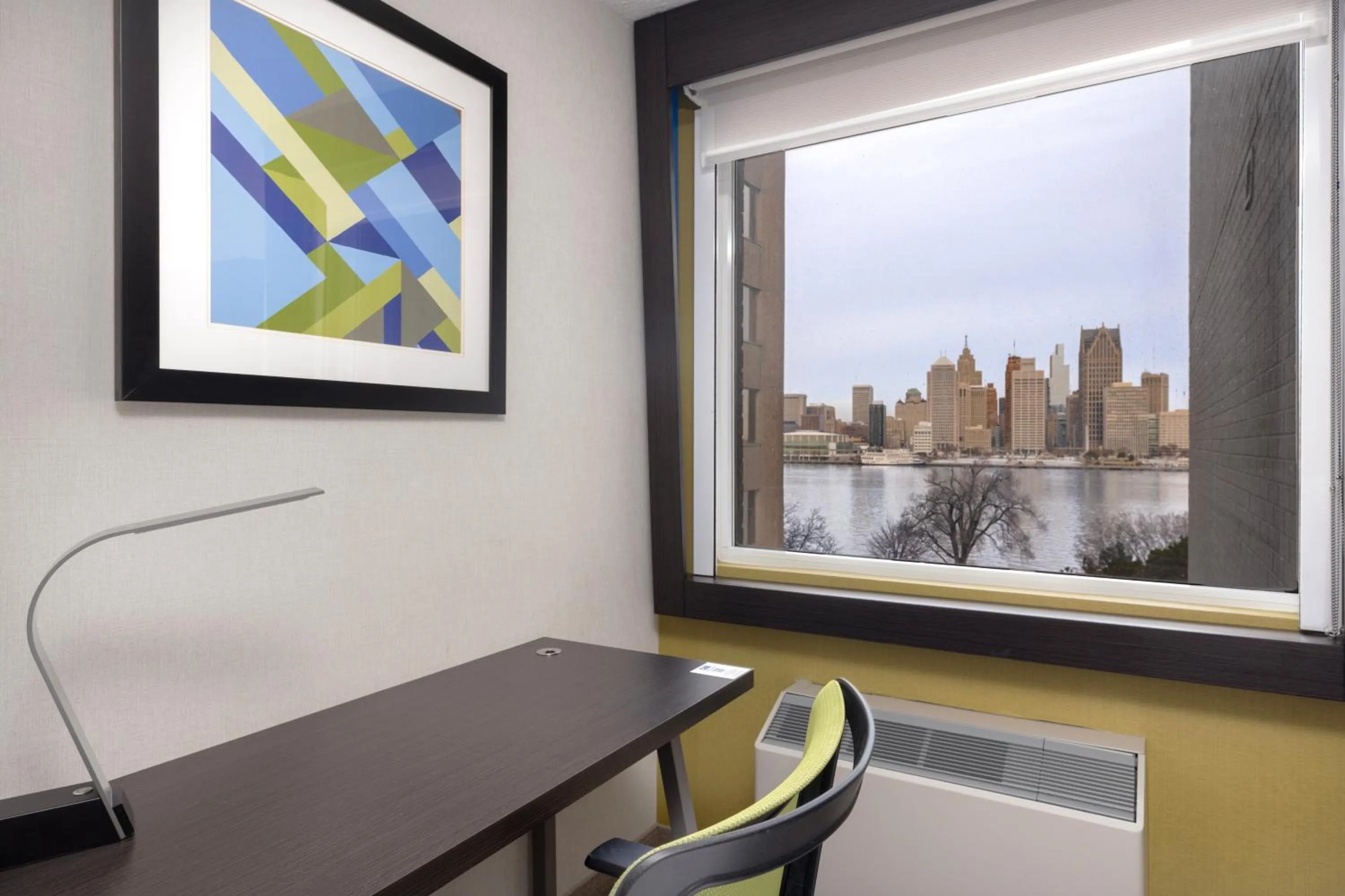 Bedroom in Holiday Inn Express Windsor Waterfront by IHG