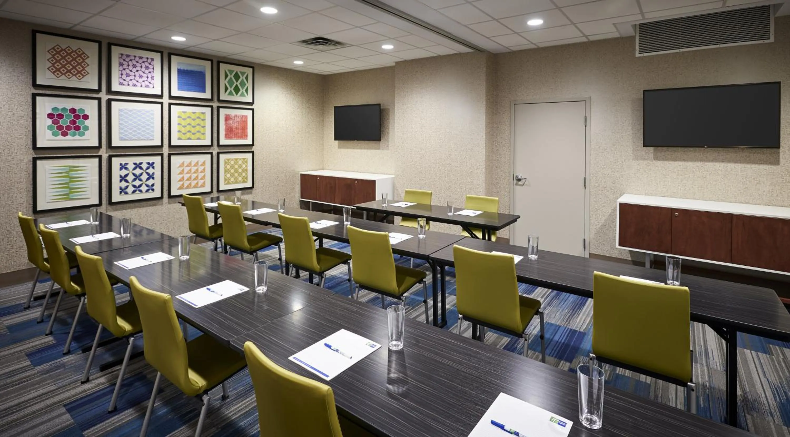 Meeting/conference room in Holiday Inn Express Windsor Waterfront by IHG
