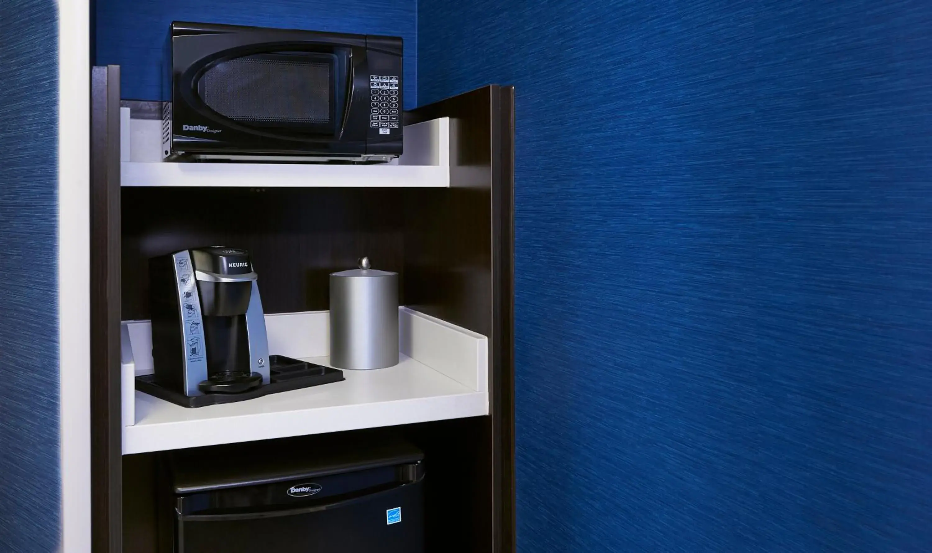 Standard King Room with City View - High Floor in Holiday Inn Express Windsor Waterfront by IHG Standard King Room with City View - High Floor in Holiday Inn Express Windsor Waterfront by IHG