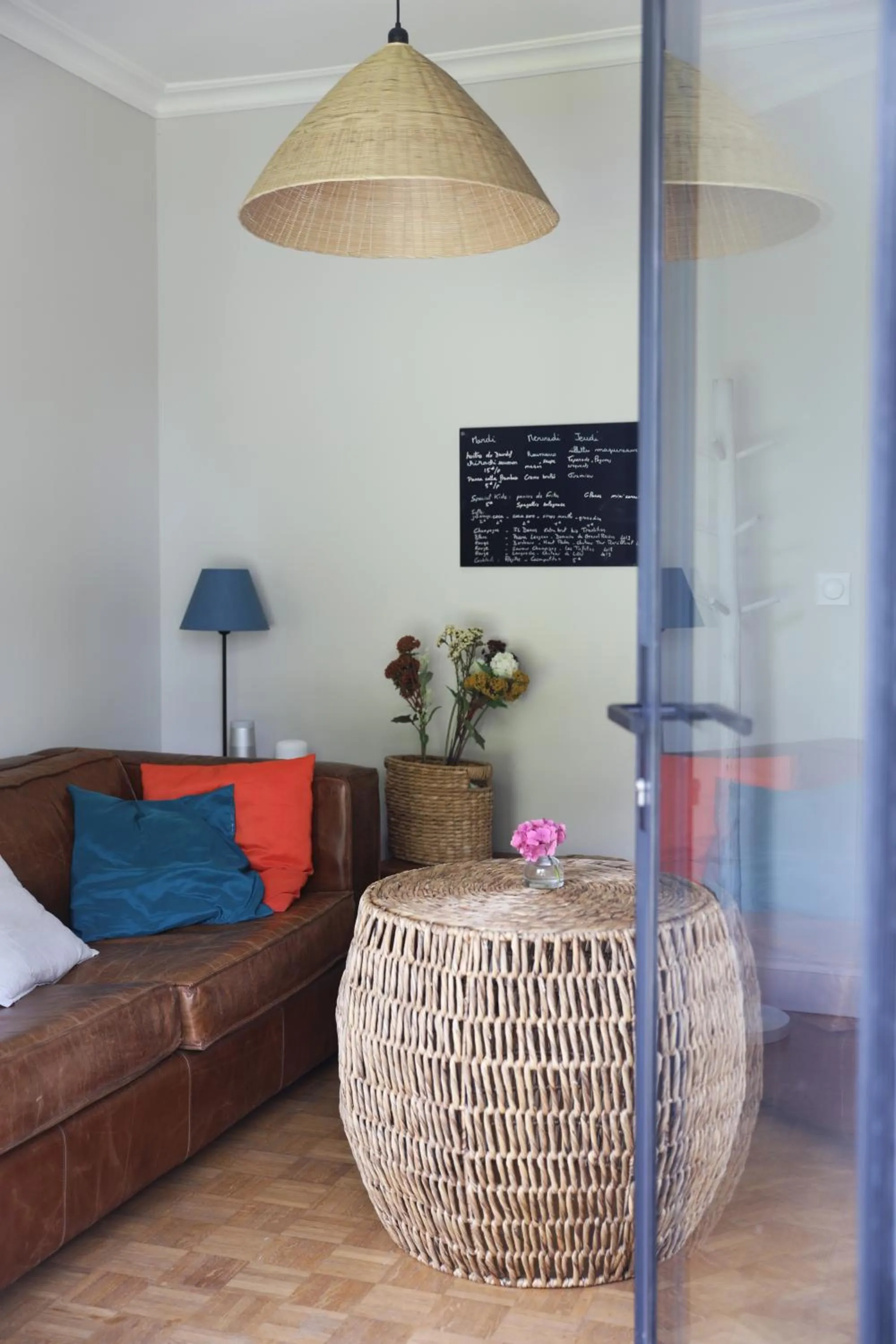 Living room in EDEN Locquirec - Piscine & Spa Chambre d hôtes