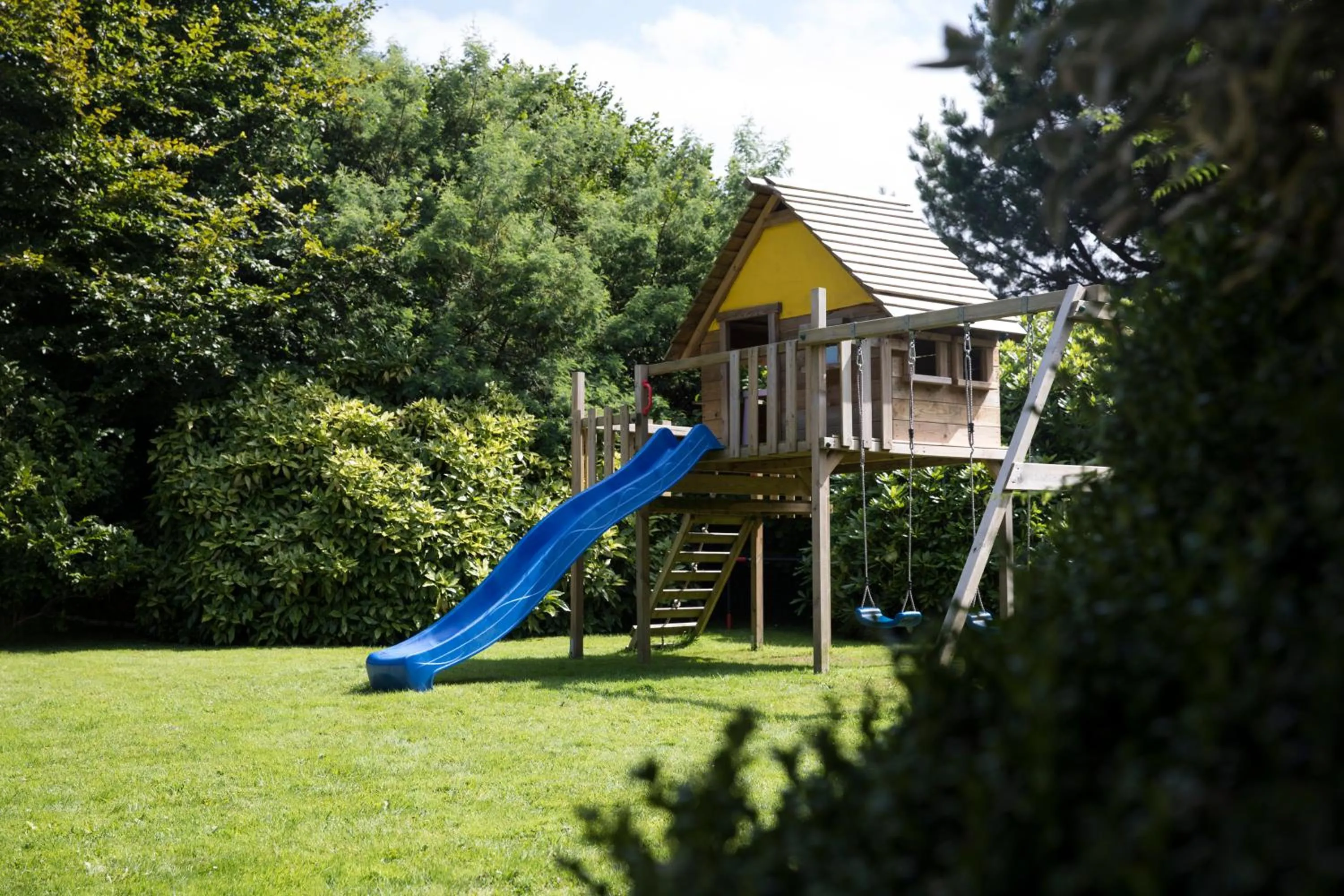 Children play ground in EDEN Locquirec - Piscine & Spa Chambre d hôtes