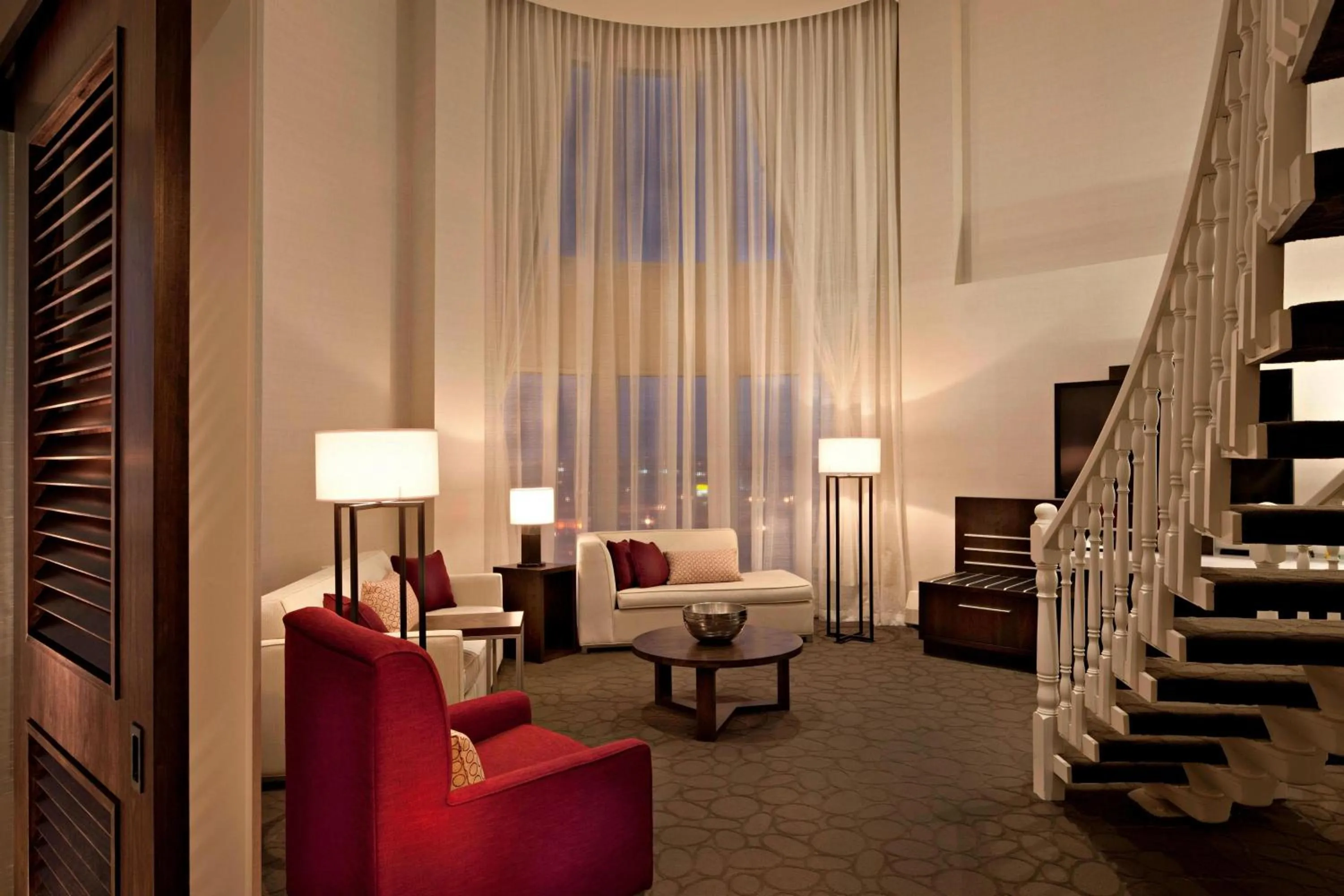 Living room in Delta Hotels by Marriott Edmonton South Conference Centre