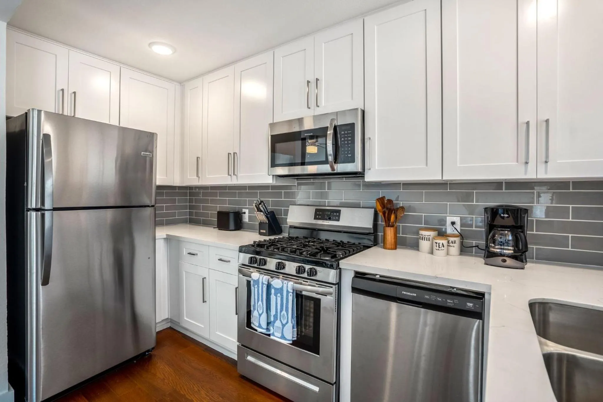 Kitchen or kitchenette in Universal Apartment at East Downtown