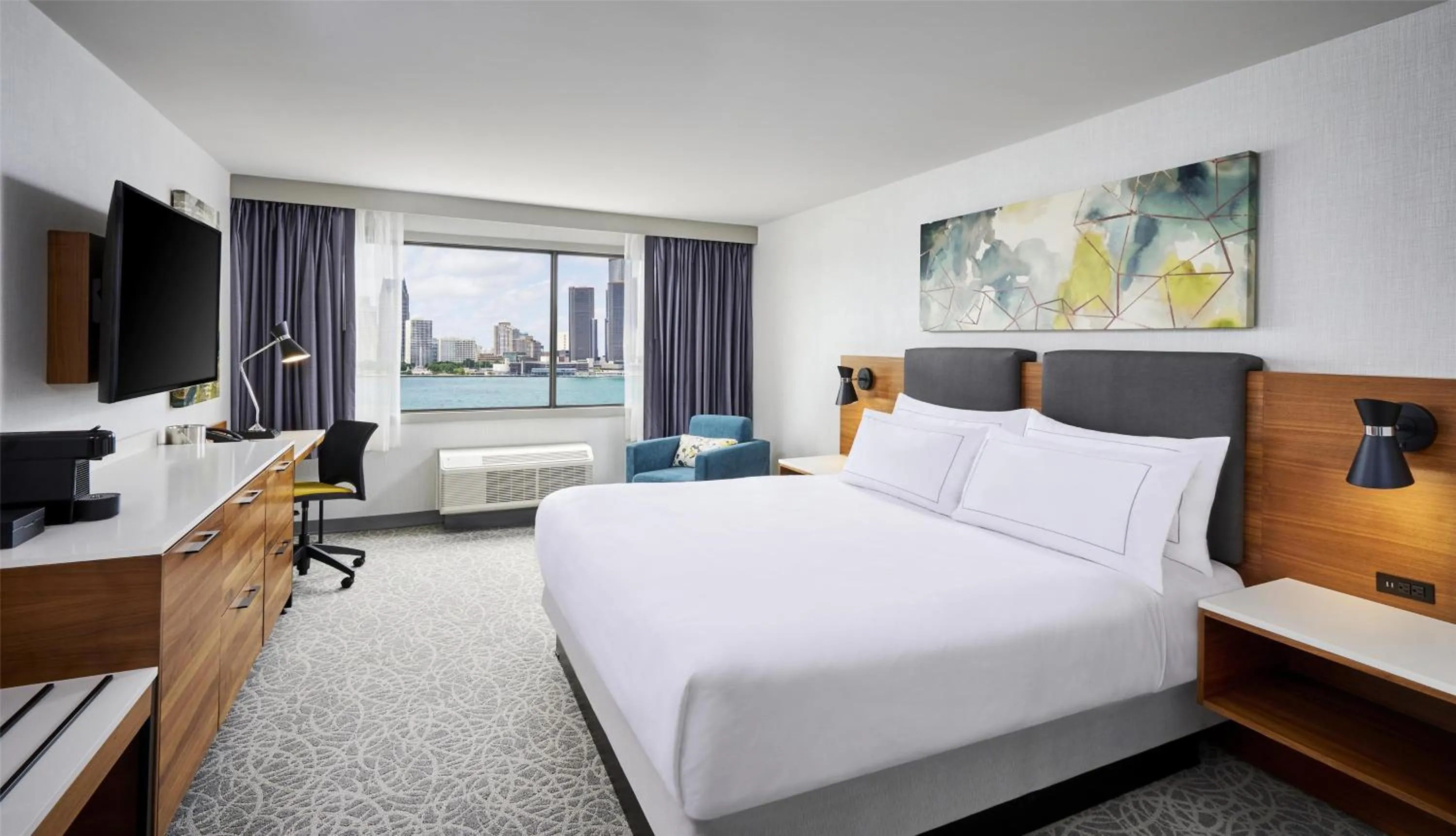 Bed in DoubleTree by Hilton Windsor, ON