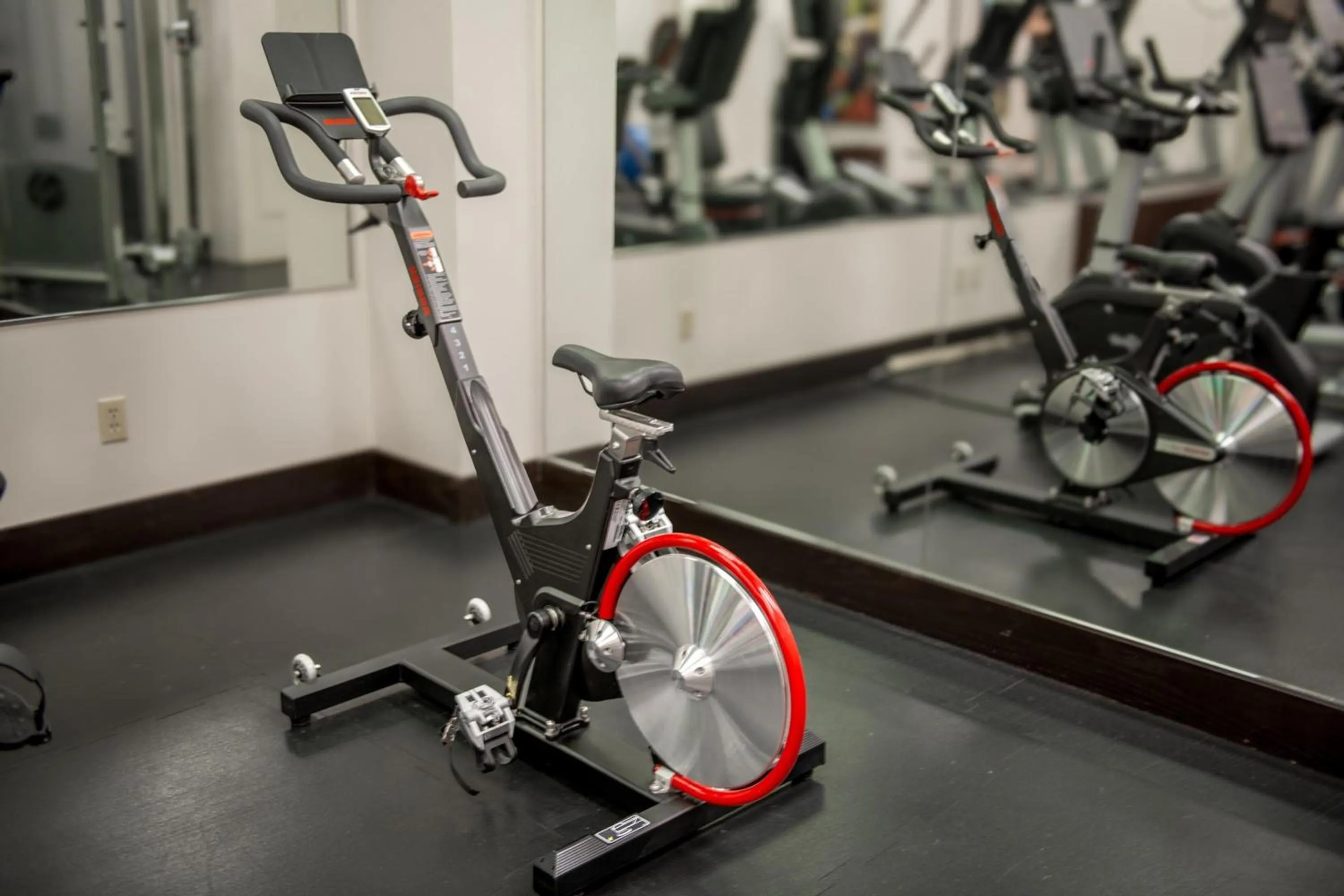 Fitness centre/facilities in Campus Tower Suite Hotel