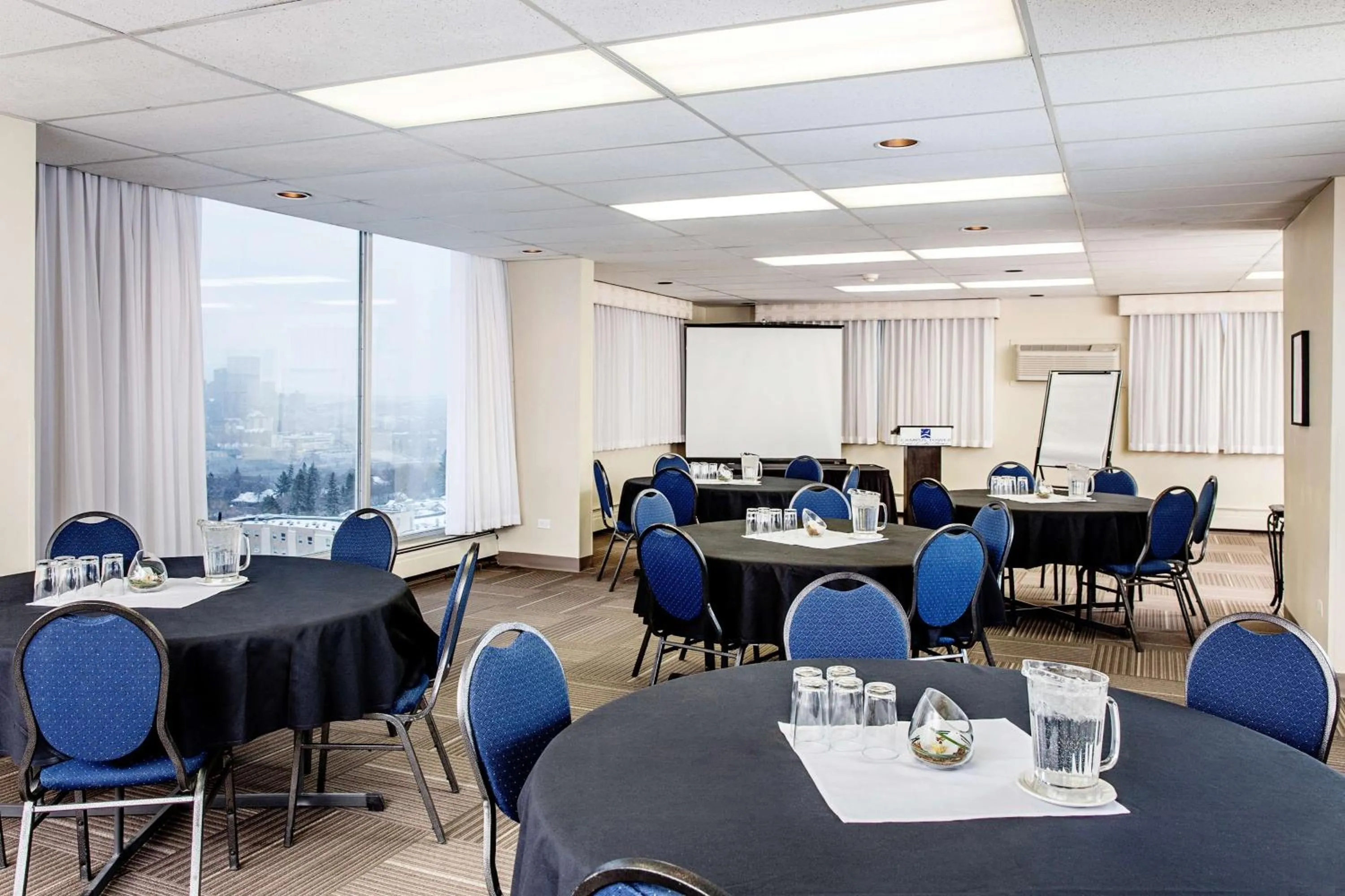 Banquet/Function facilities in Campus Tower Suite Hotel