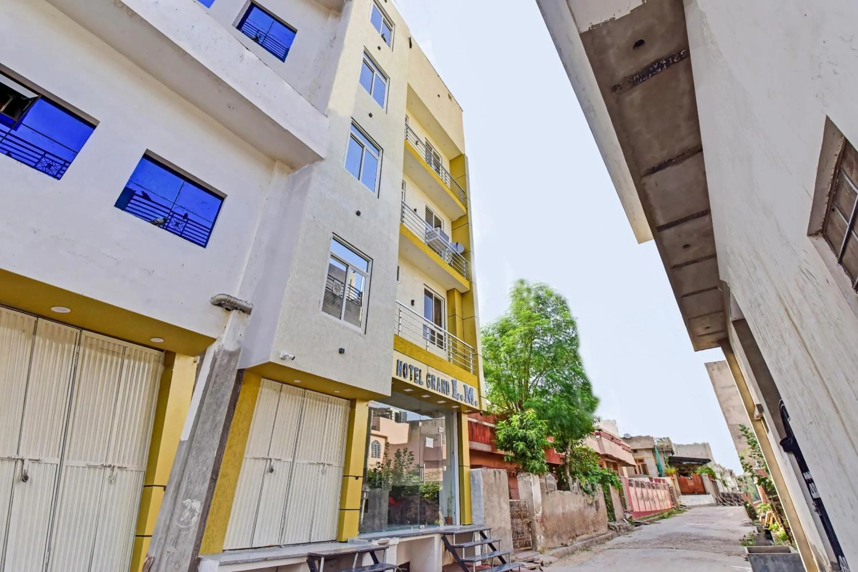 Facade/entrance in Hotel O Grand L M