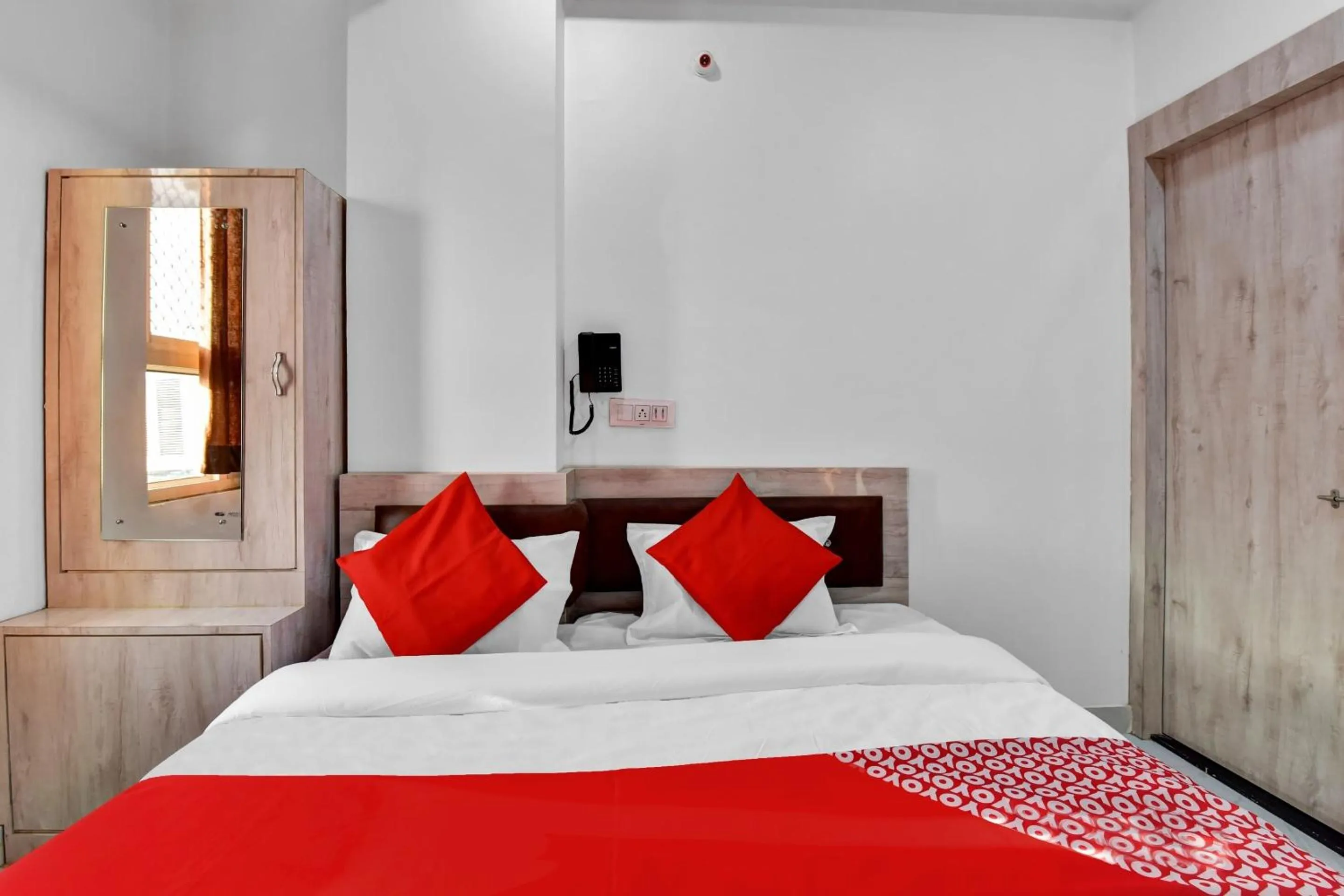 Bedroom, Bed in Hotel O Grand L M