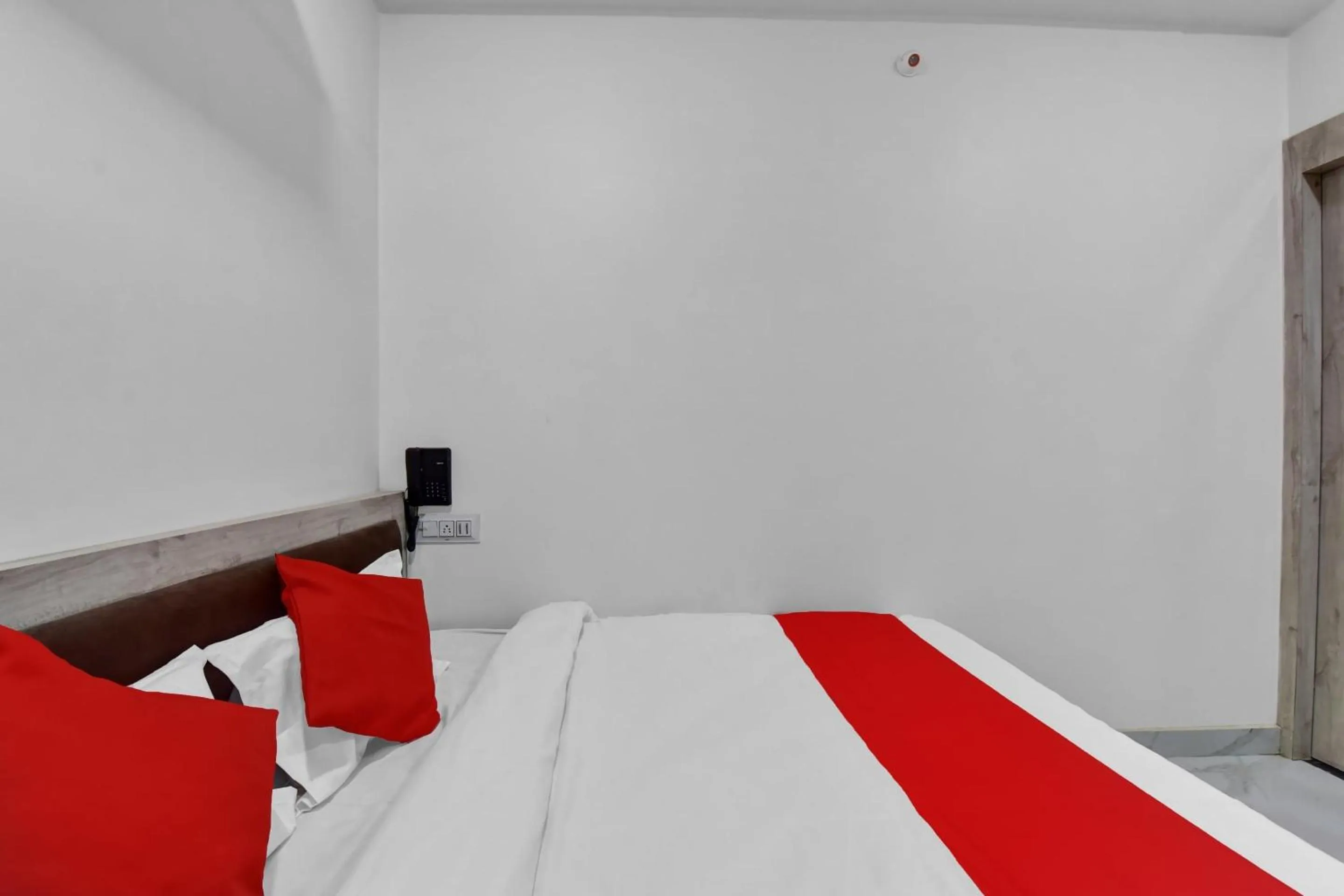 Bedroom, Bed in Hotel O Grand L M