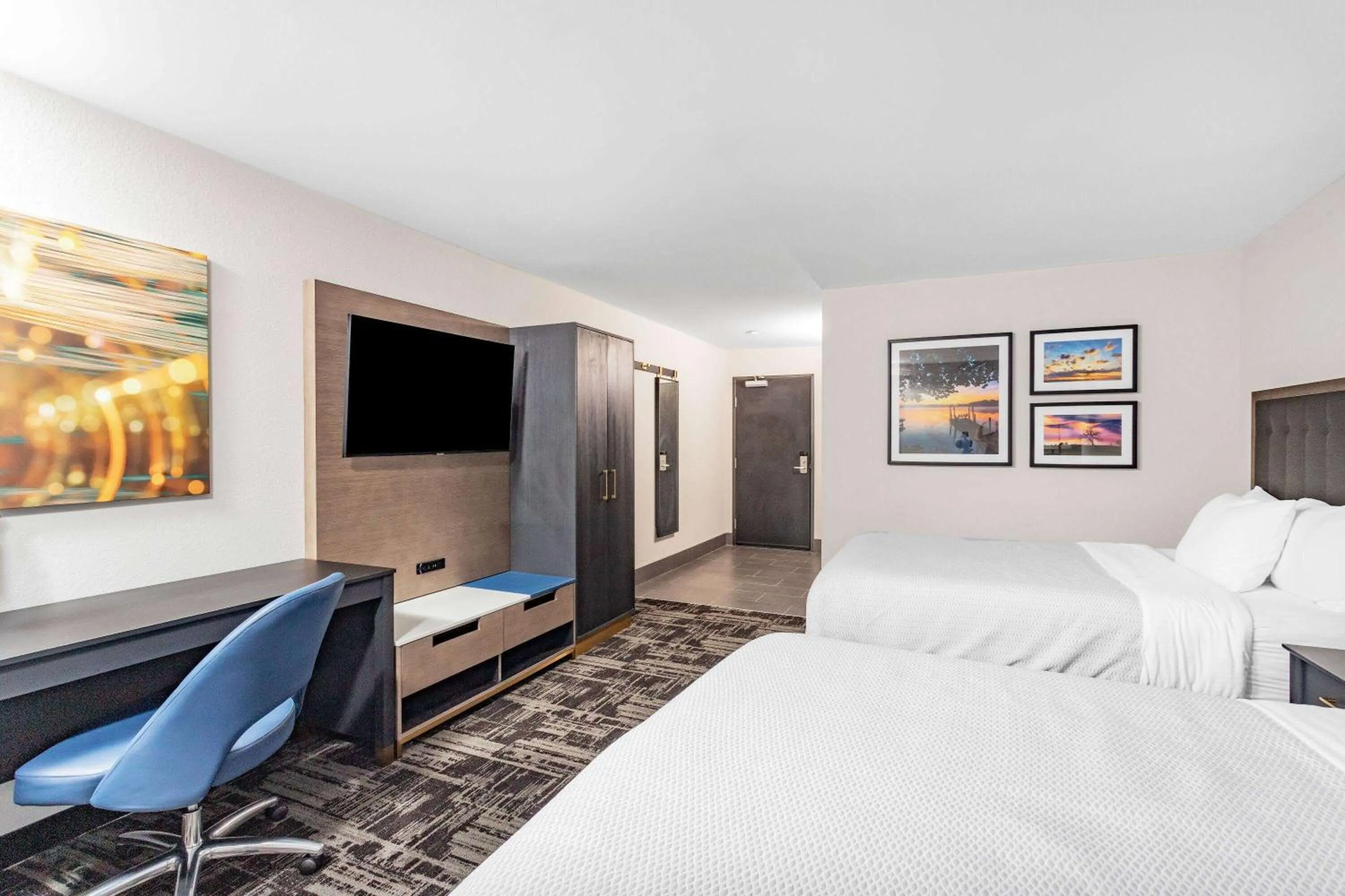 Photo of the whole room, Bed in LaQuinta Suites by Wyndham South Bend Notre Dame Area