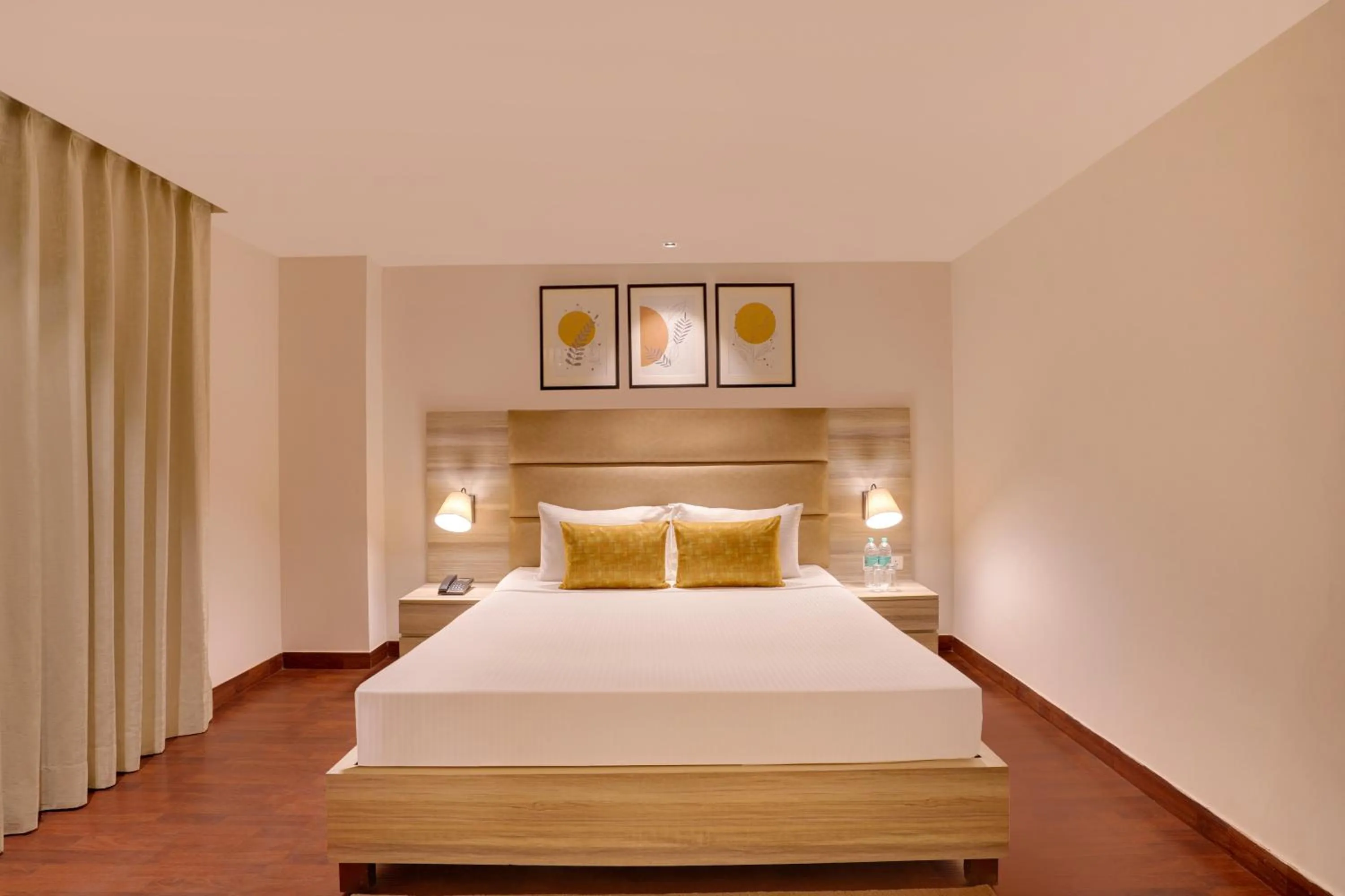 Bedroom, Bed in Lemon Tree Hotel, Noida