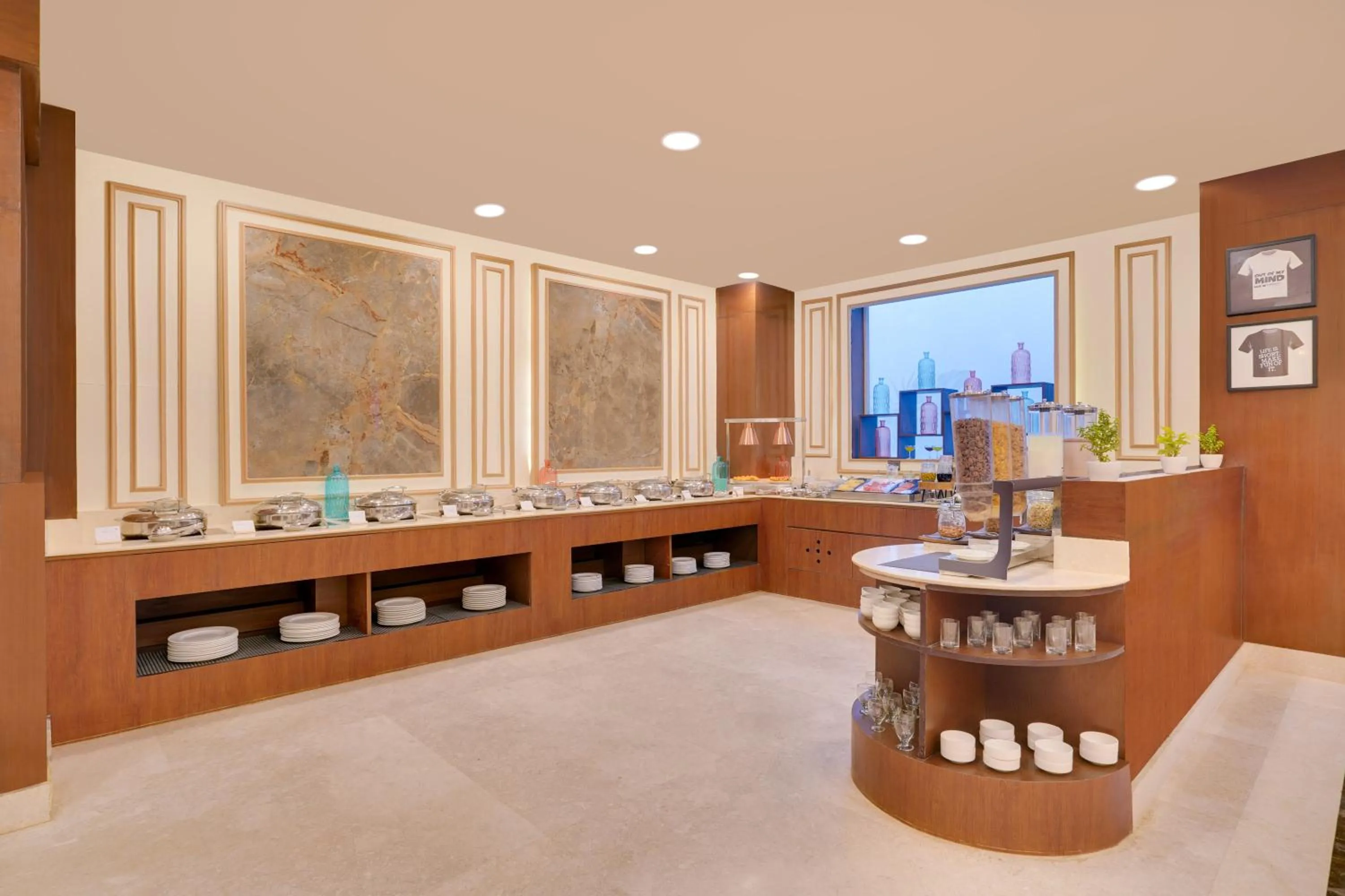 Restaurant/places to eat in Lemon Tree Hotel, Noida