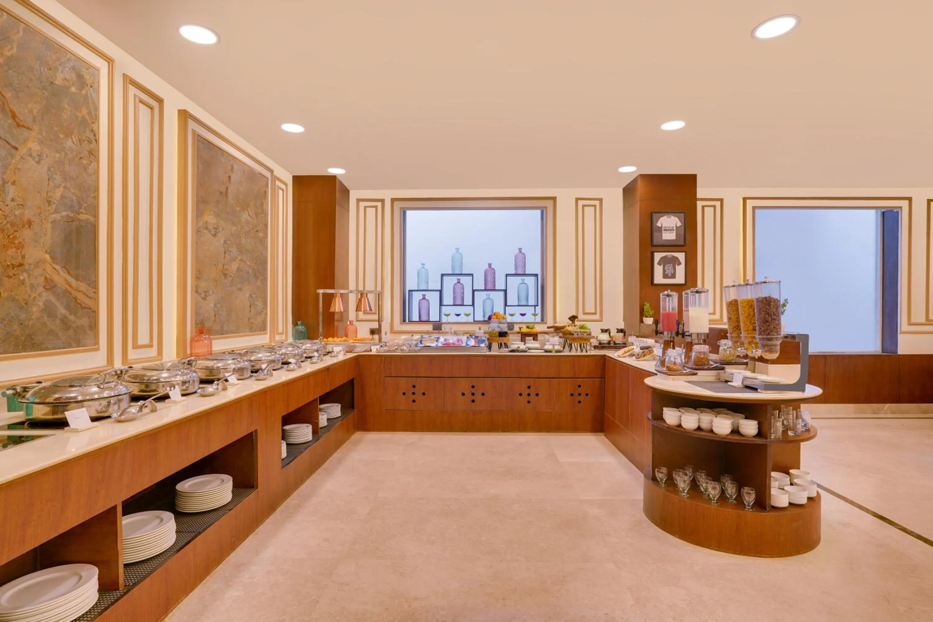 Restaurant/places to eat in Lemon Tree Hotel, Noida