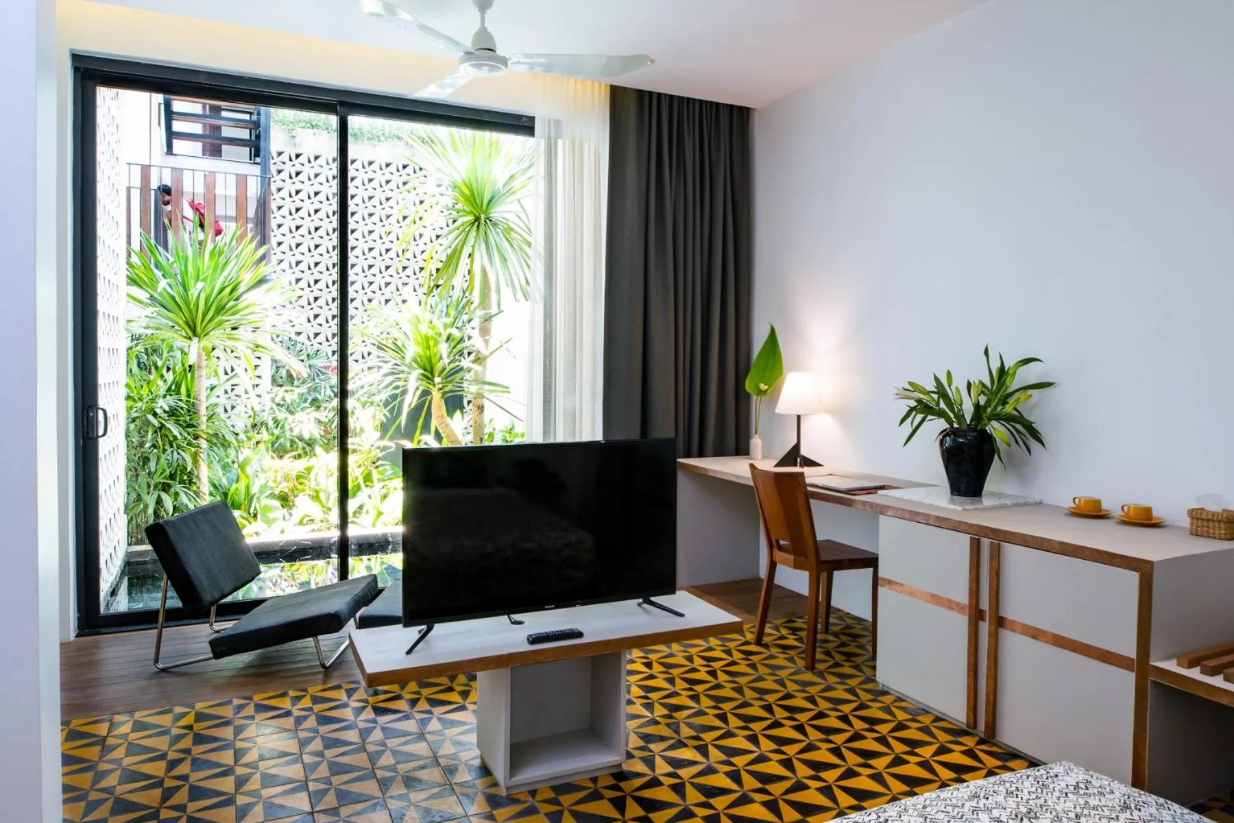 TV and multimedia in Atelier Hotel