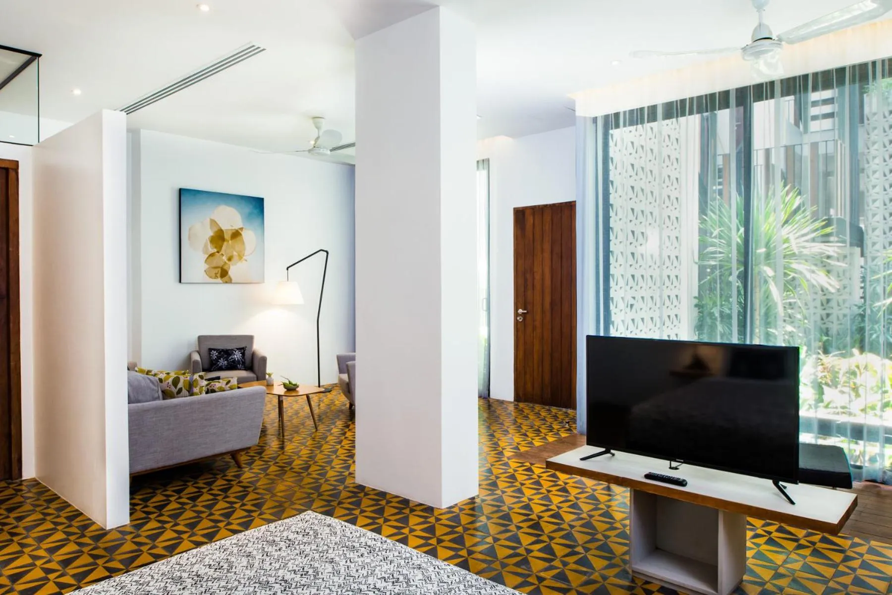 TV and multimedia, Bed in Atelier Hotel