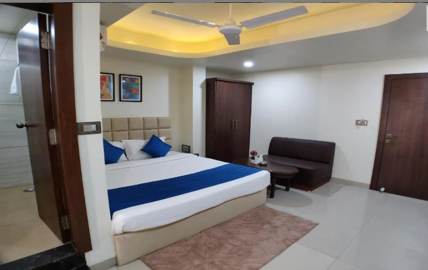 Photo of the whole room in Hotel Jalsa , Bhopal