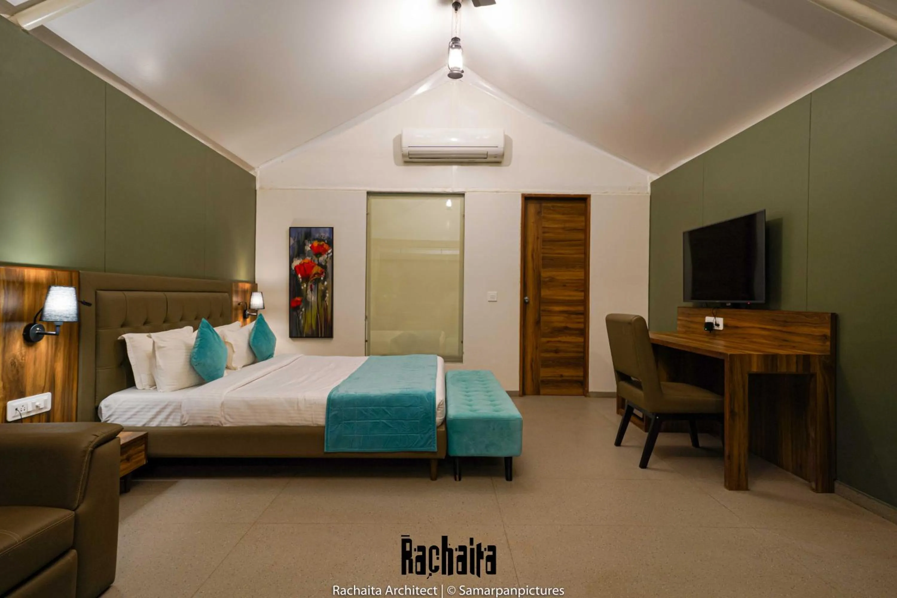 Bed in White Feather Resort Kauncha