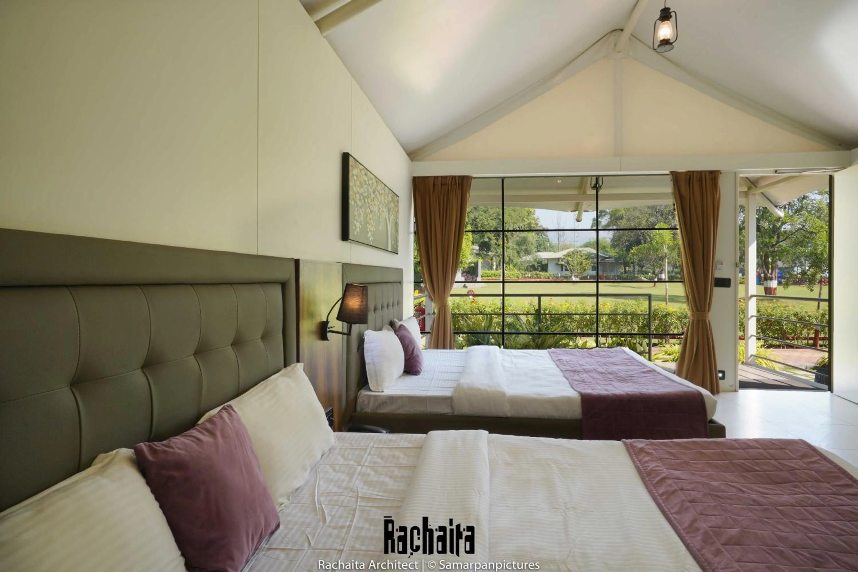 Bed in White Feather Resort Kauncha