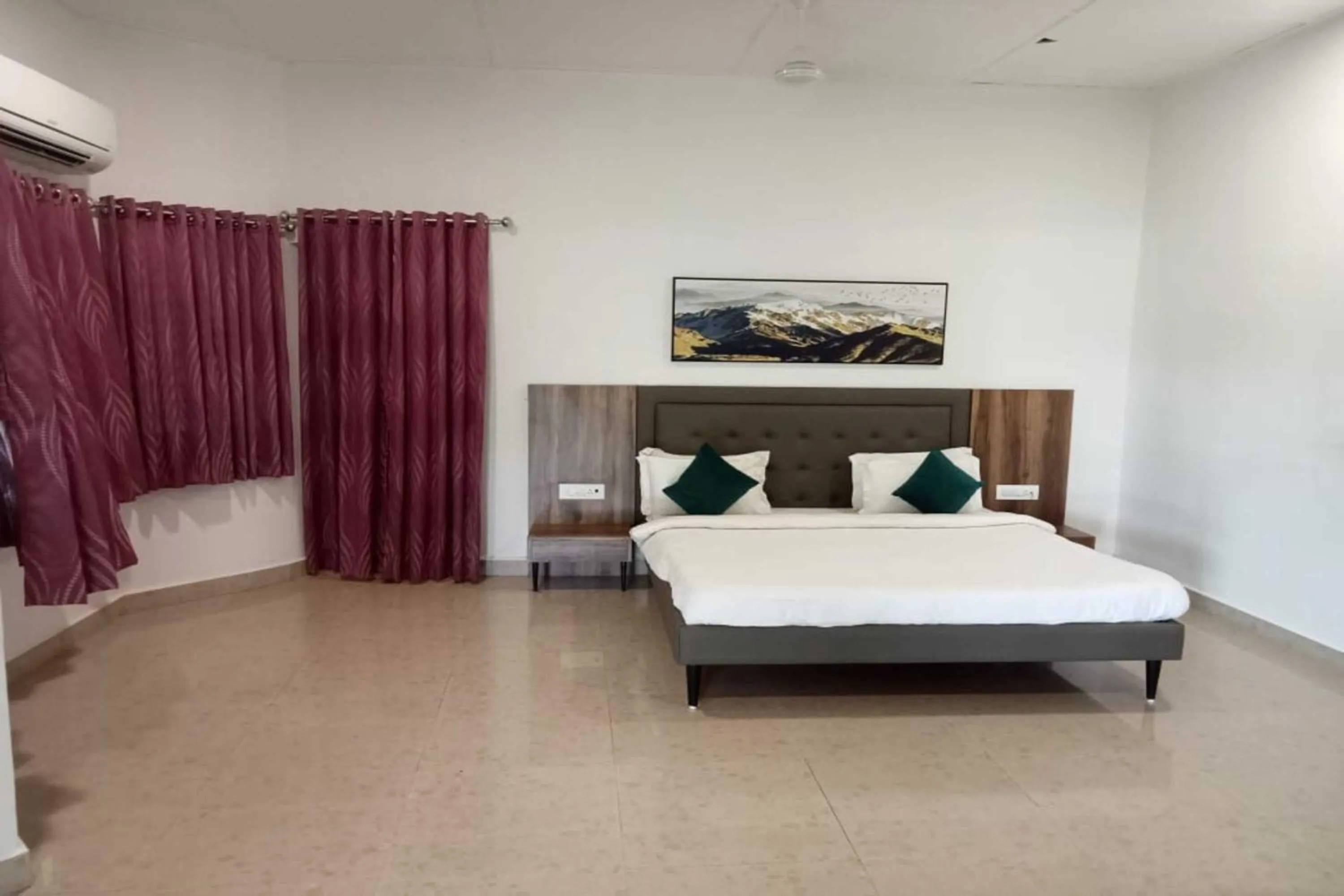 Bed in White Feather Resort Kauncha