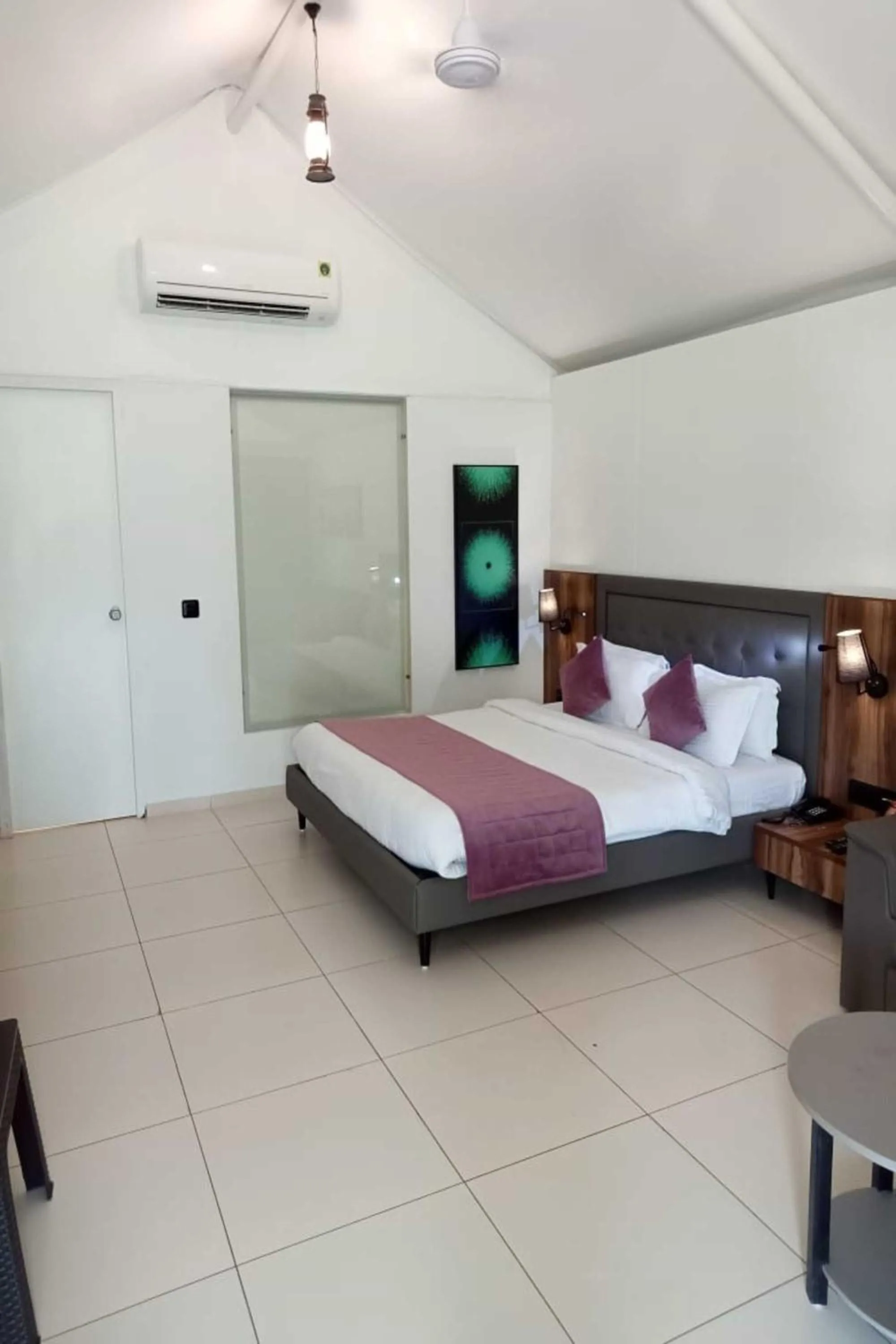 Bed in White Feather Resort Kauncha