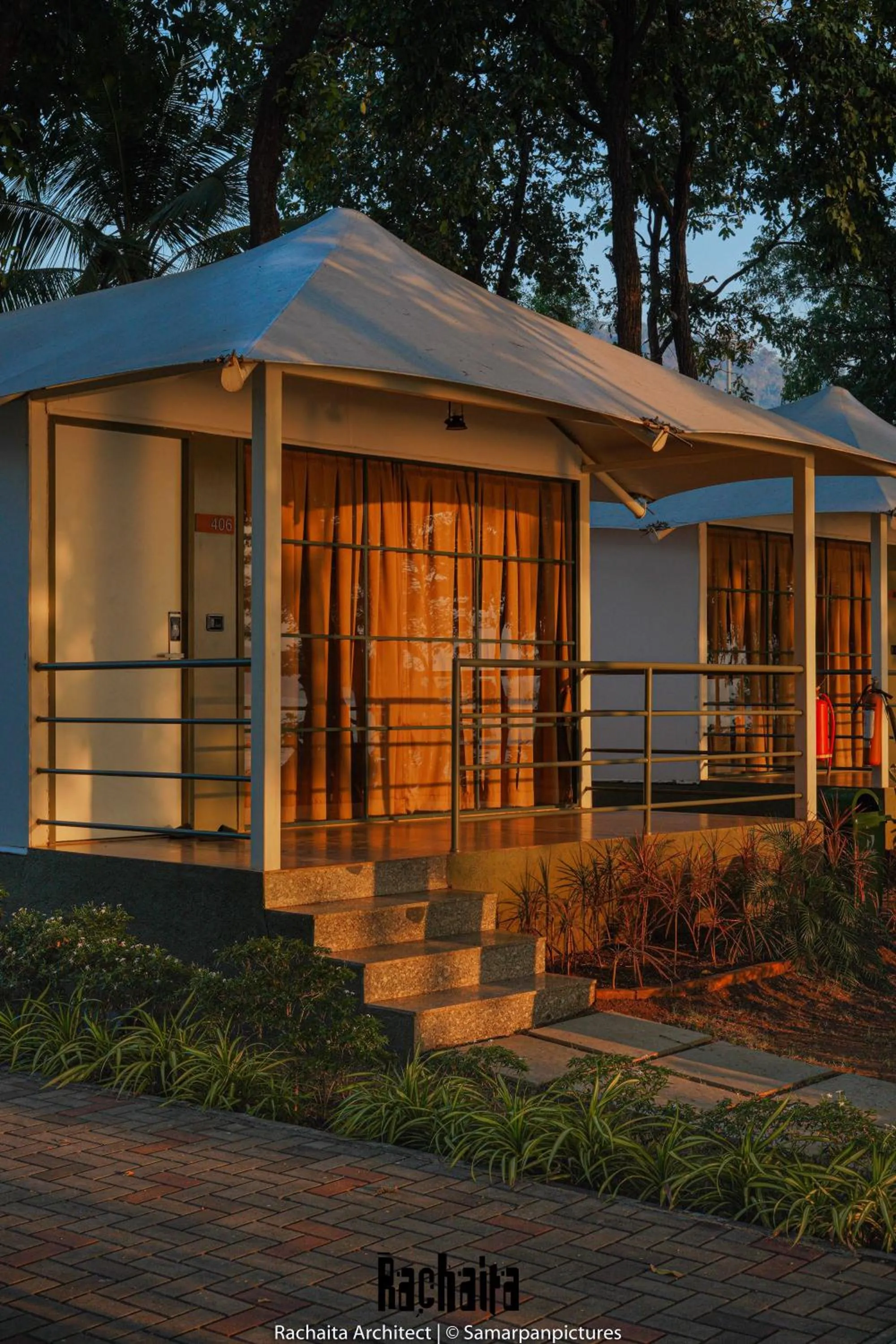 Facade/entrance in White Feather Resort Kauncha