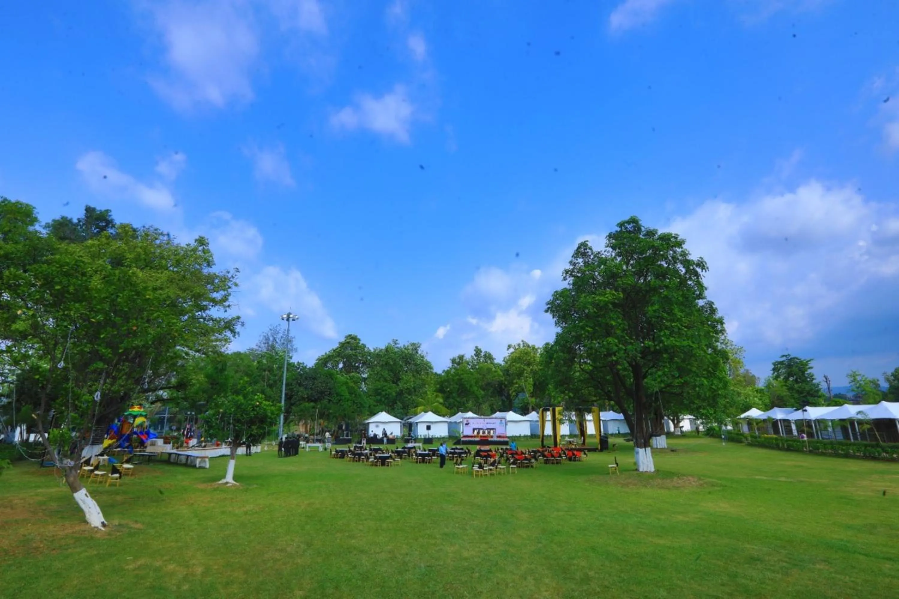 Garden in White Feather Resort Kauncha