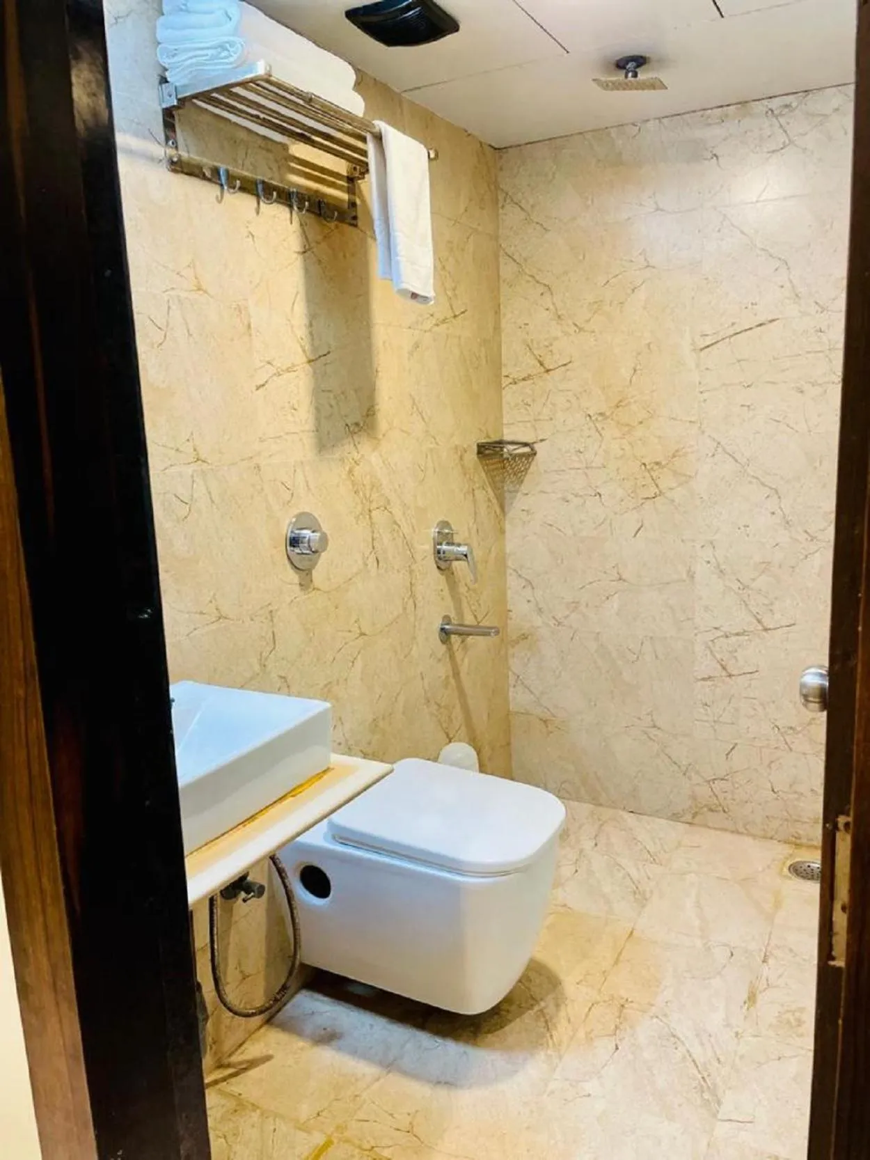 Bathroom in Hotel Embassy Park - BKC Mumbai