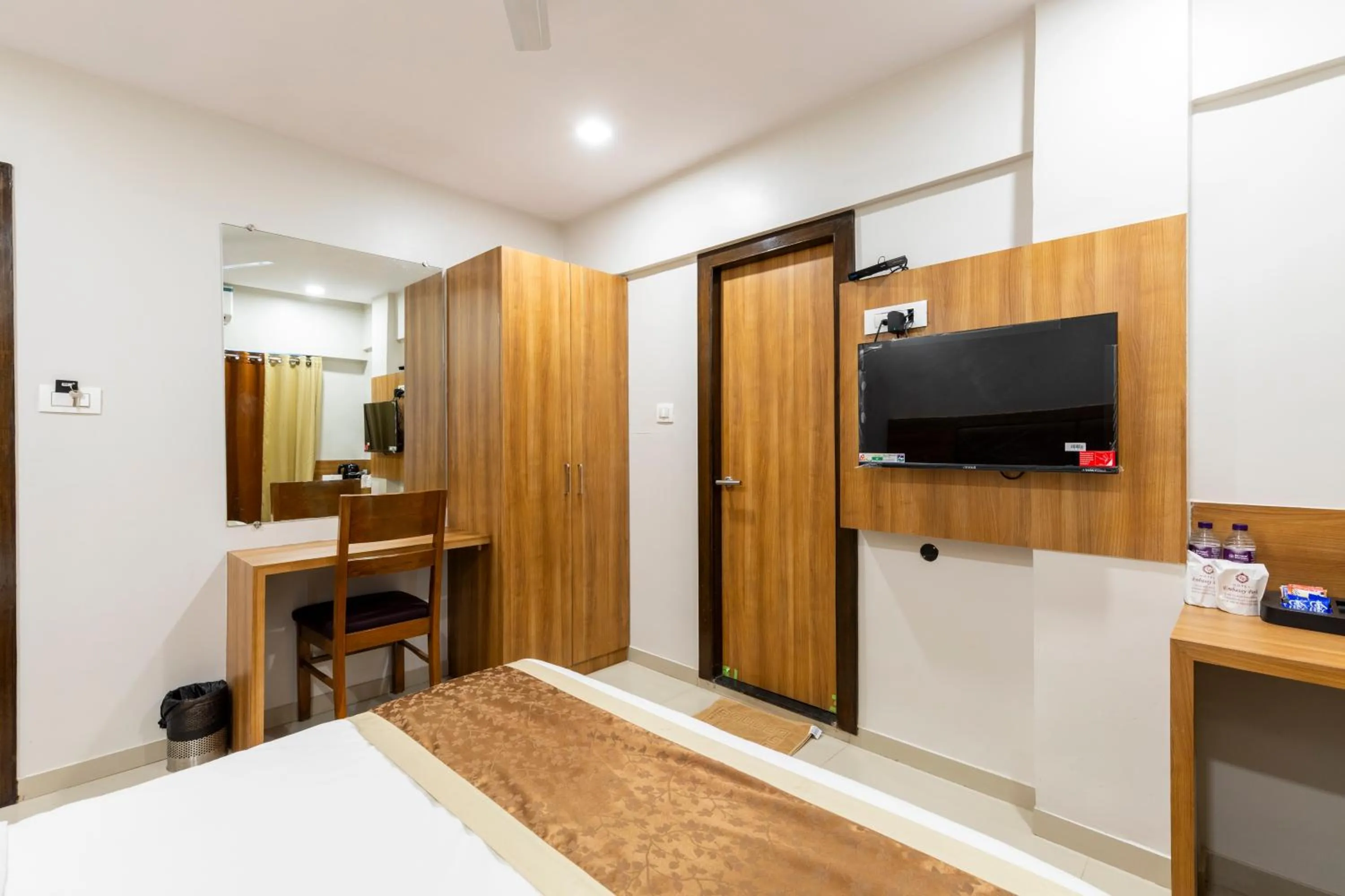 Bed in Hotel Embassy Park - BKC Mumbai