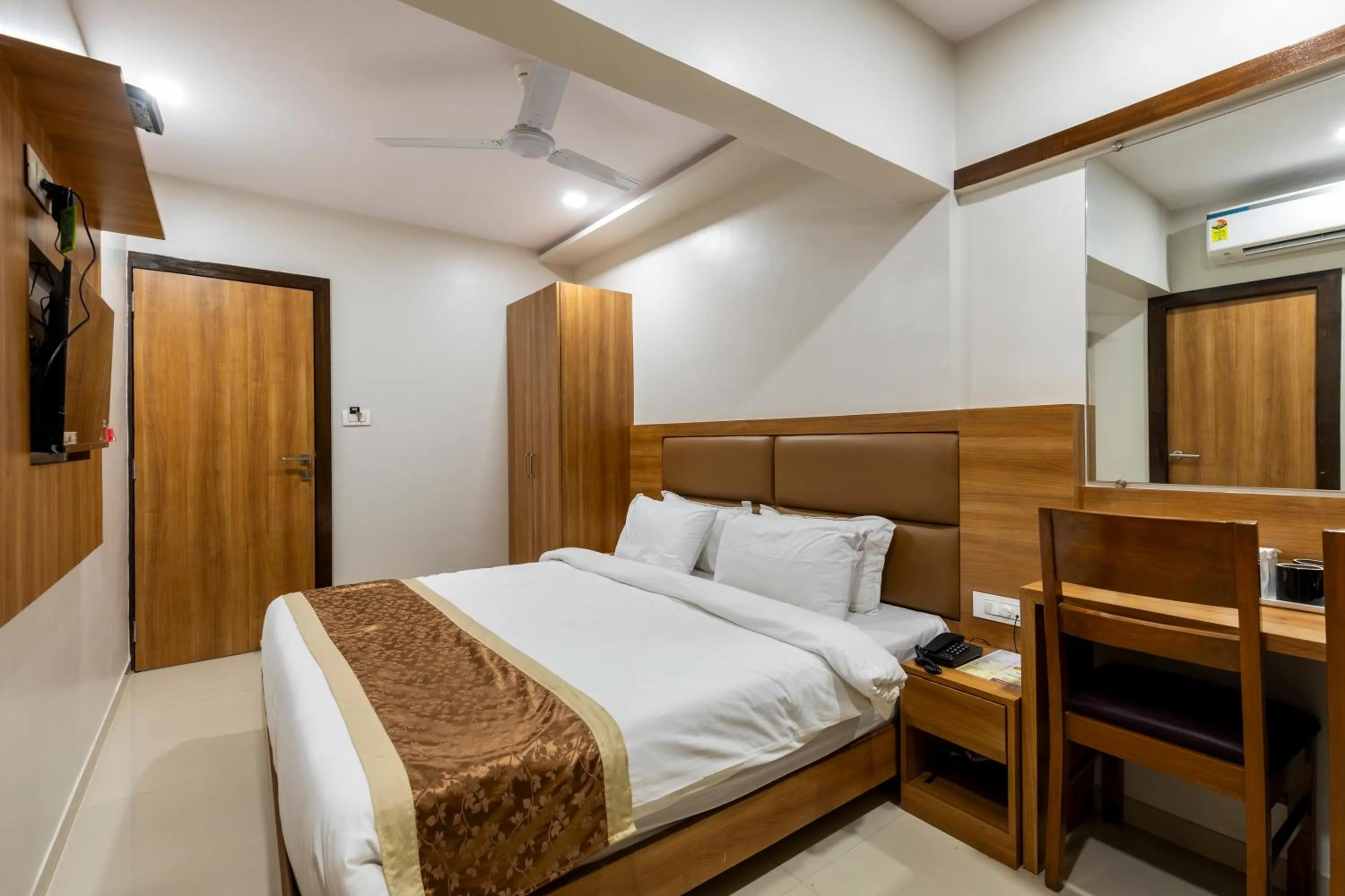 Bed in Hotel Embassy Park - BKC Mumbai