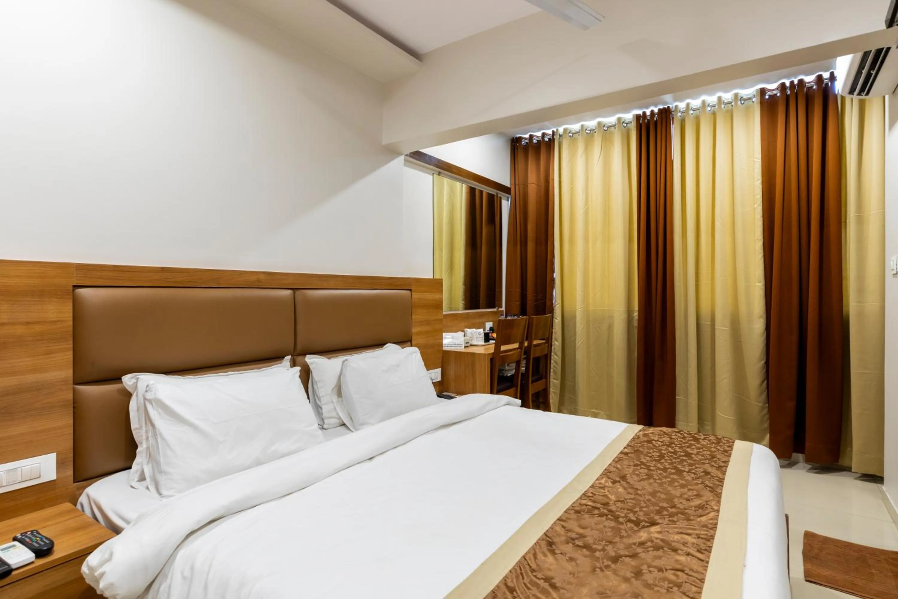 Bed in Hotel Embassy Park - BKC Mumbai