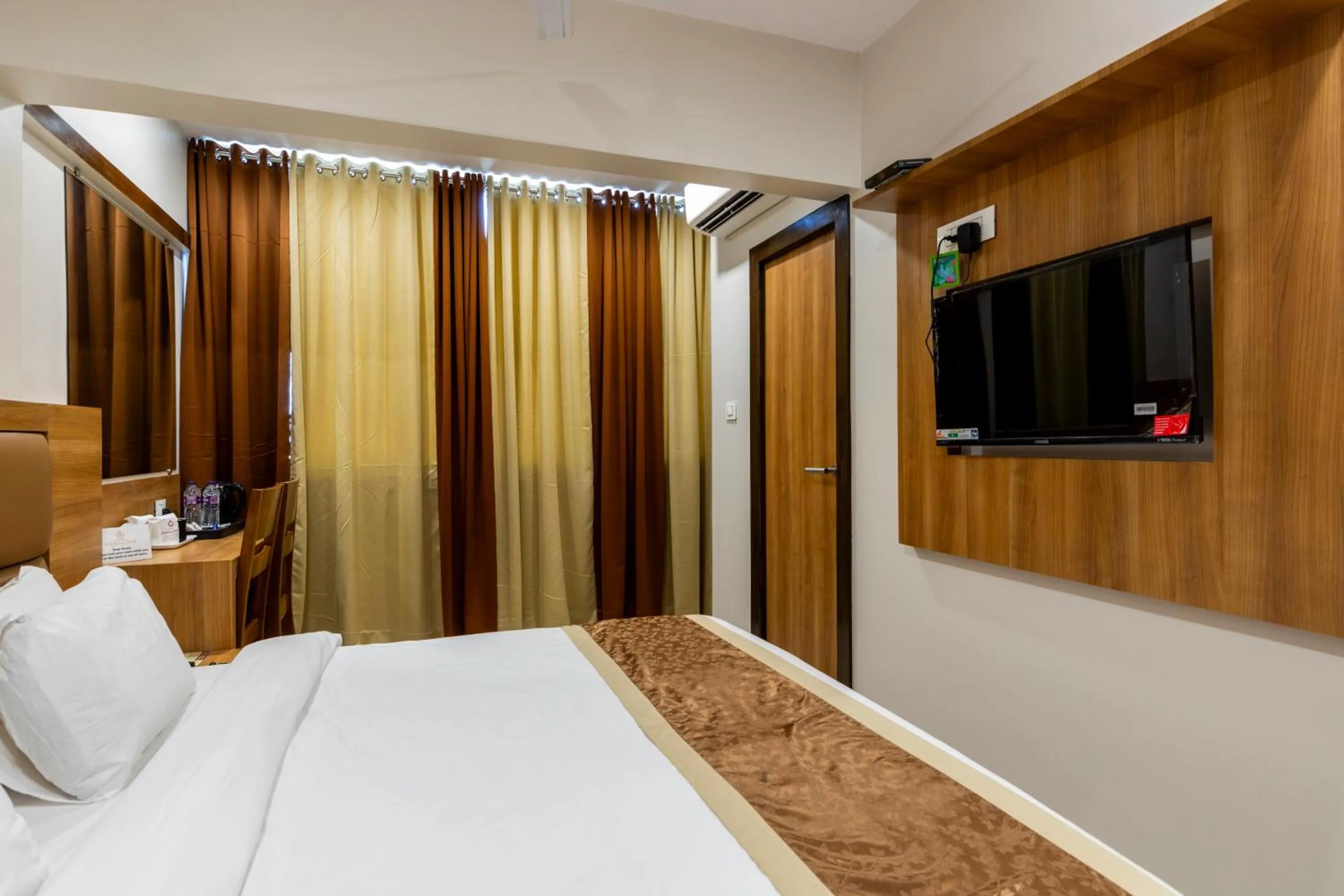 Bed in Hotel Embassy Park - BKC Mumbai
