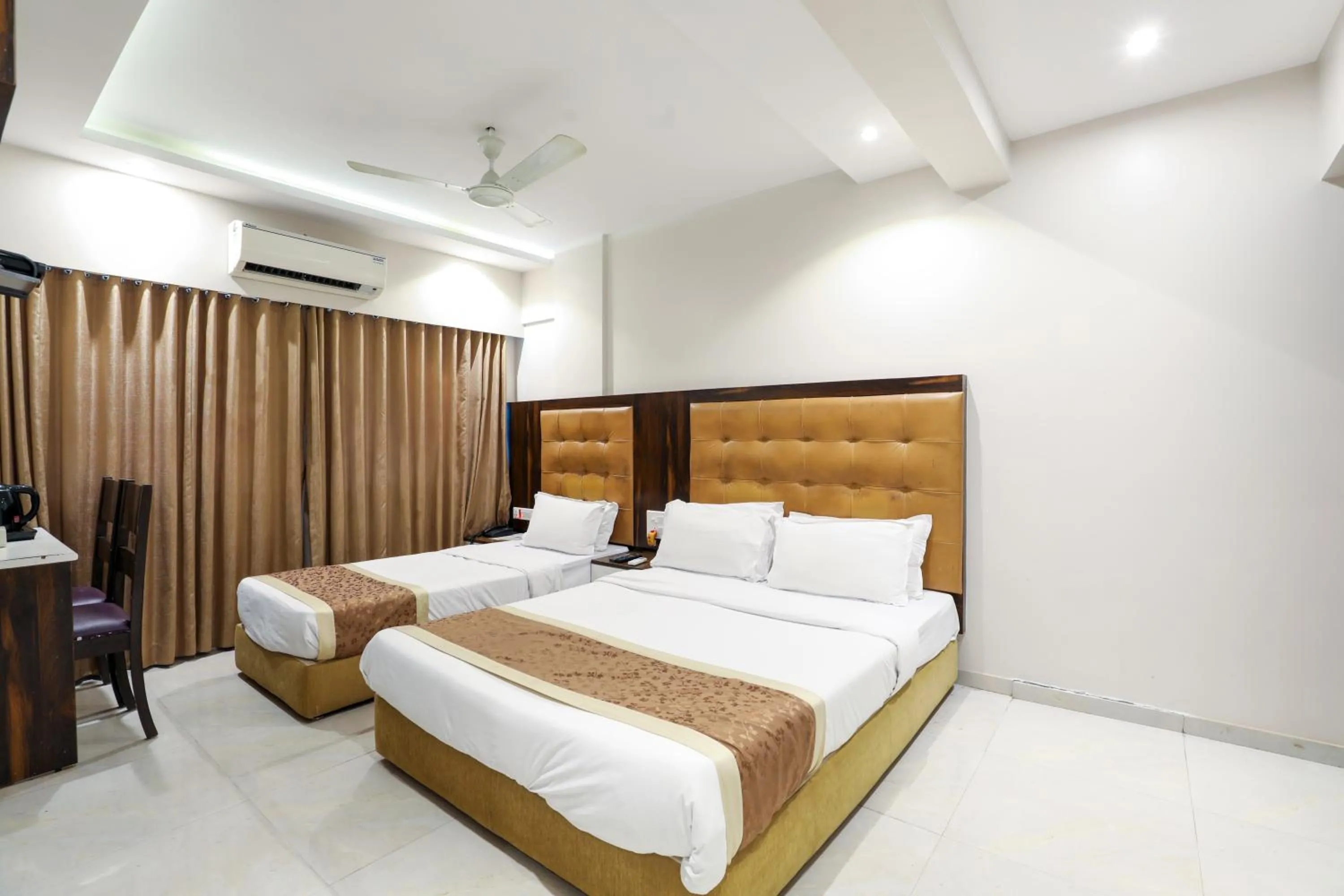 Bed in Hotel Embassy Park - BKC Mumbai
