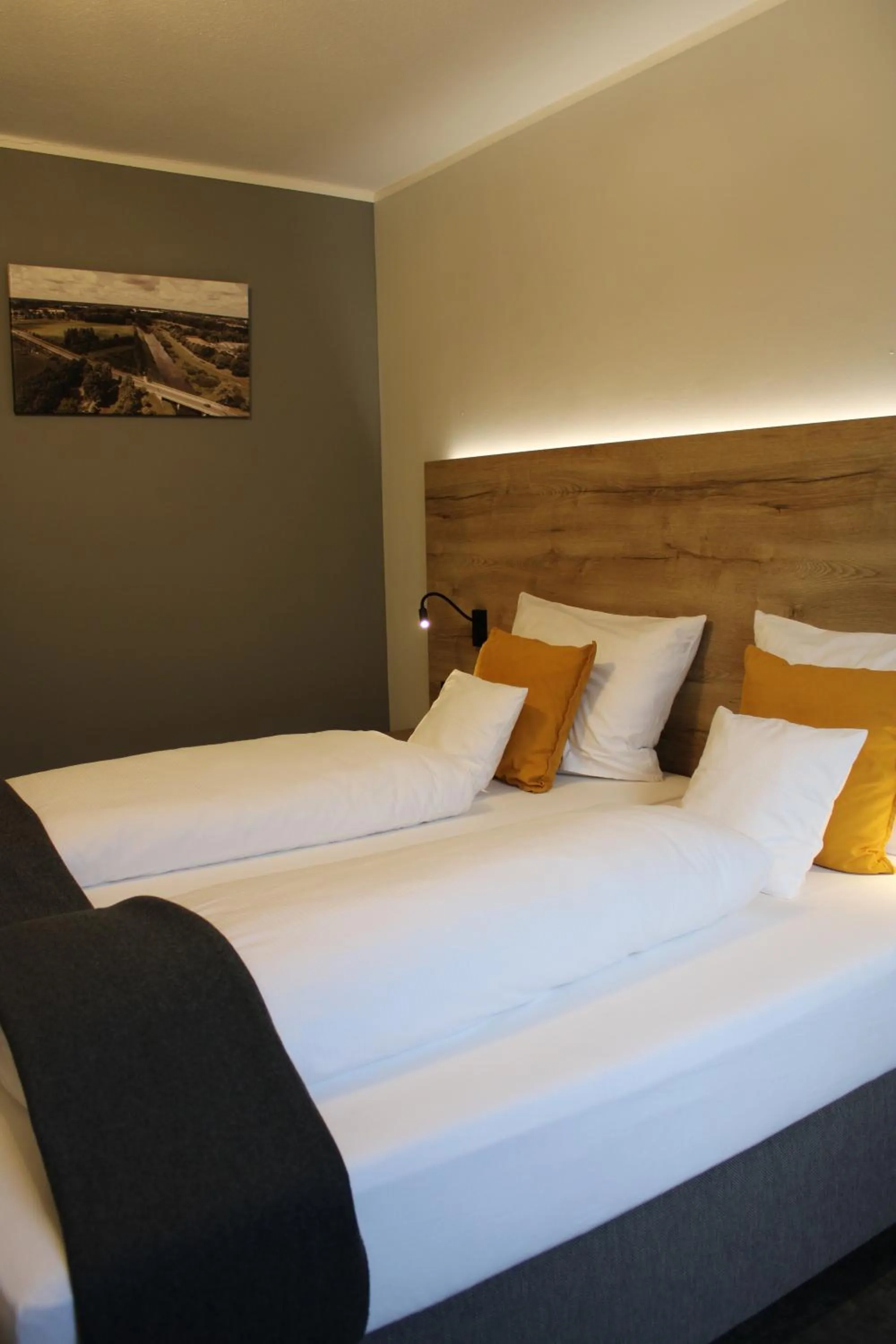 Photo of the whole room, Bed in Motel Hasetal