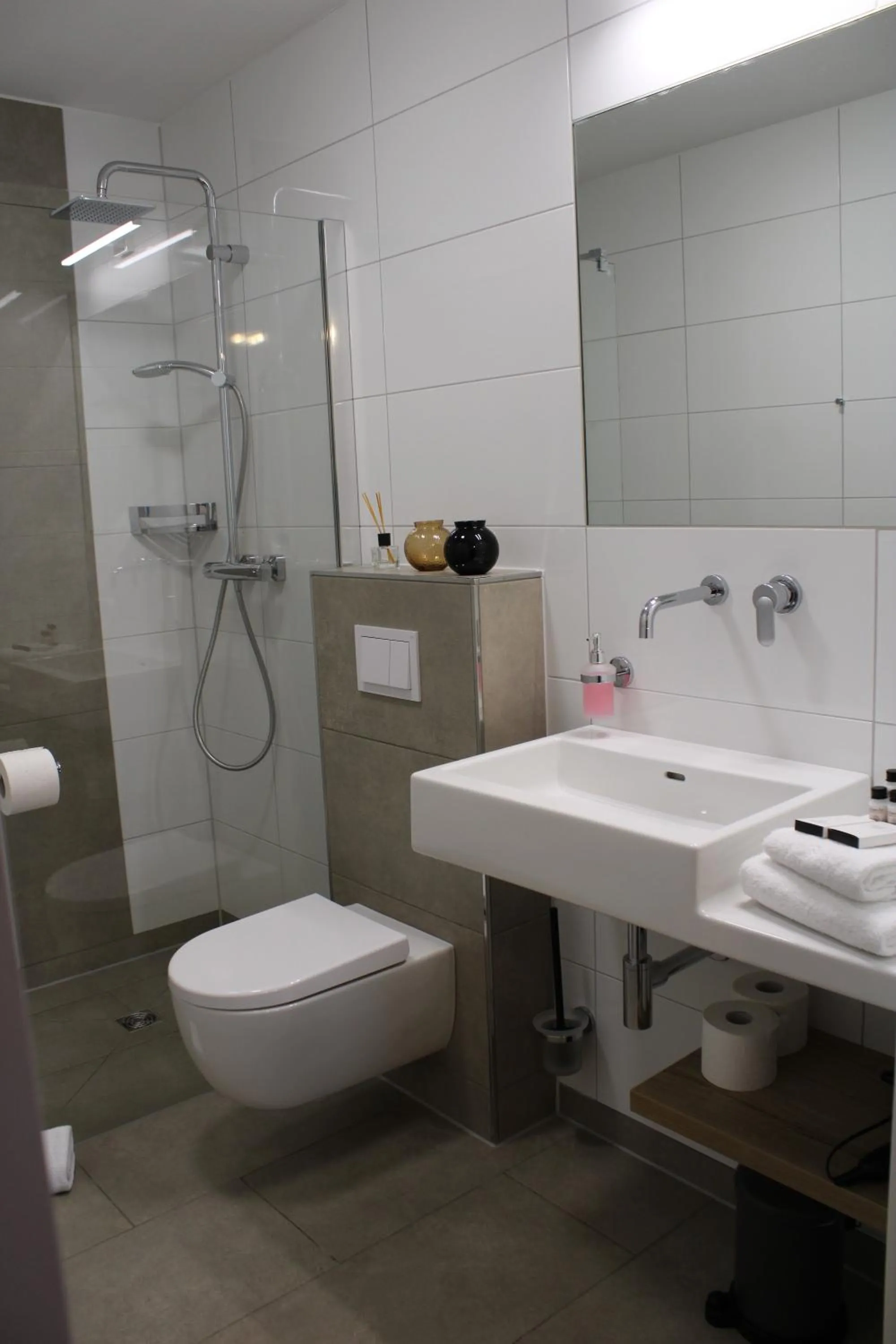 Shower in Motel Hasetal