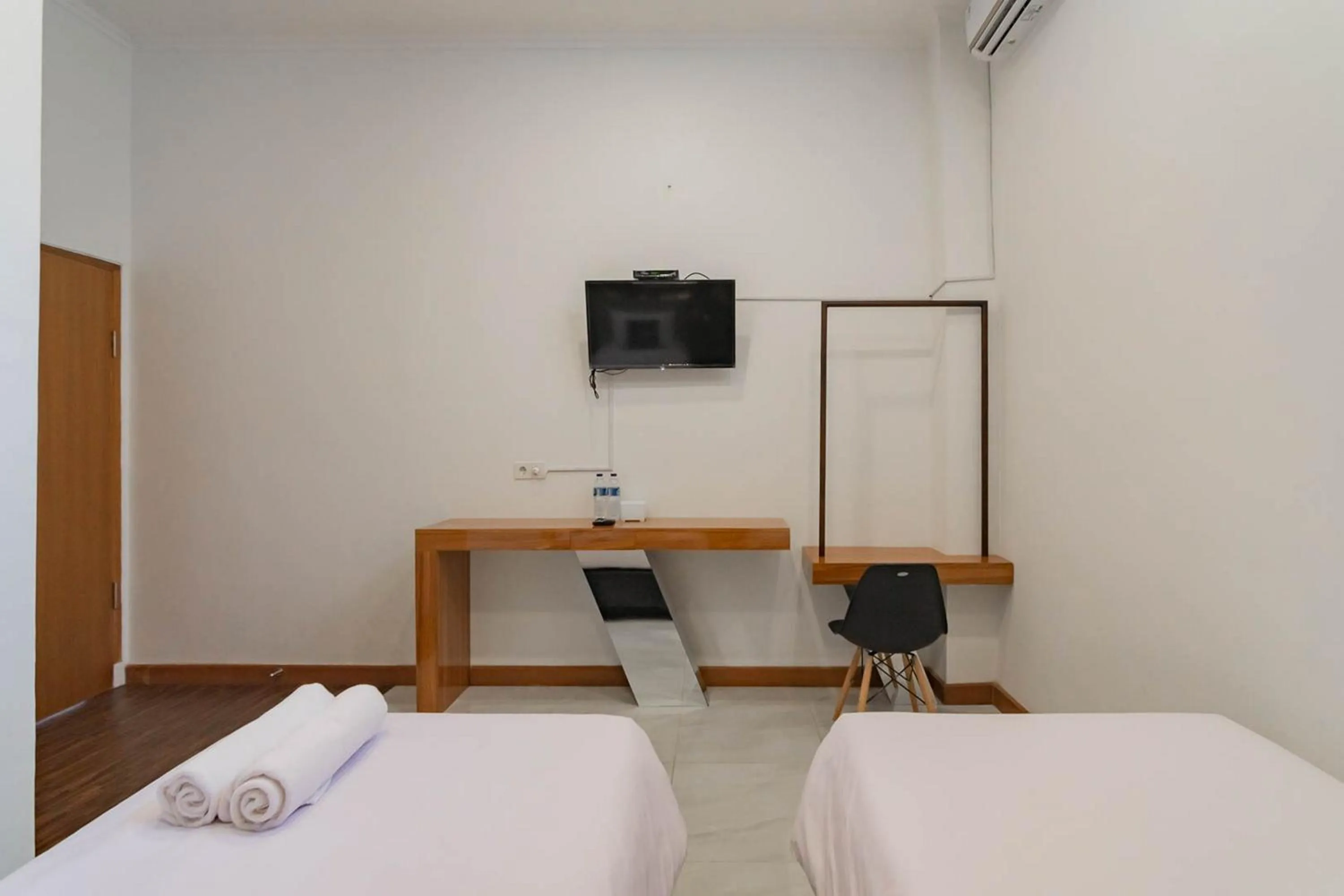 Bedroom, Bed in Urbanview Hotel Sagara Bogor