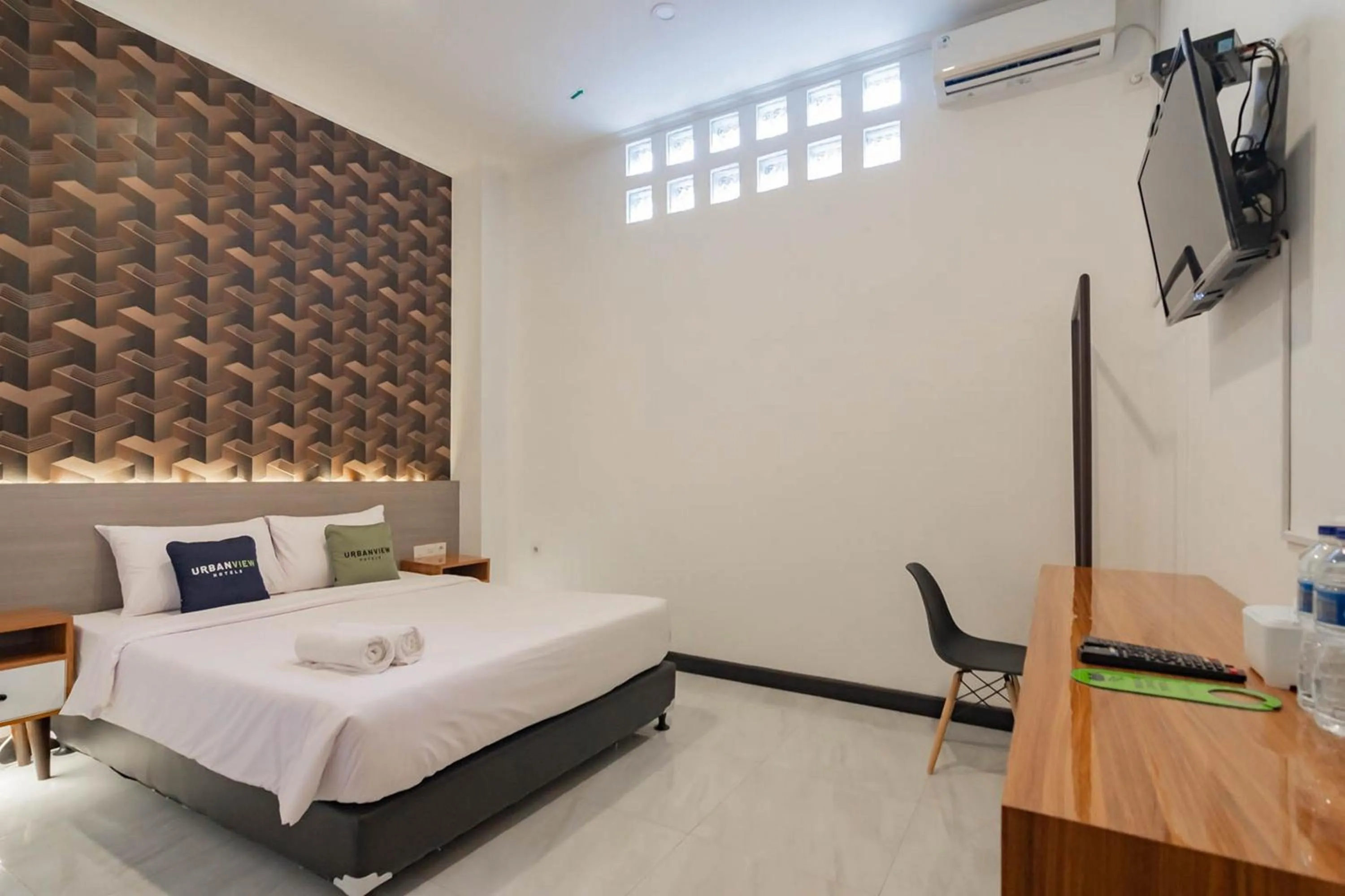 Bedroom, Bed in Urbanview Hotel Sagara Bogor