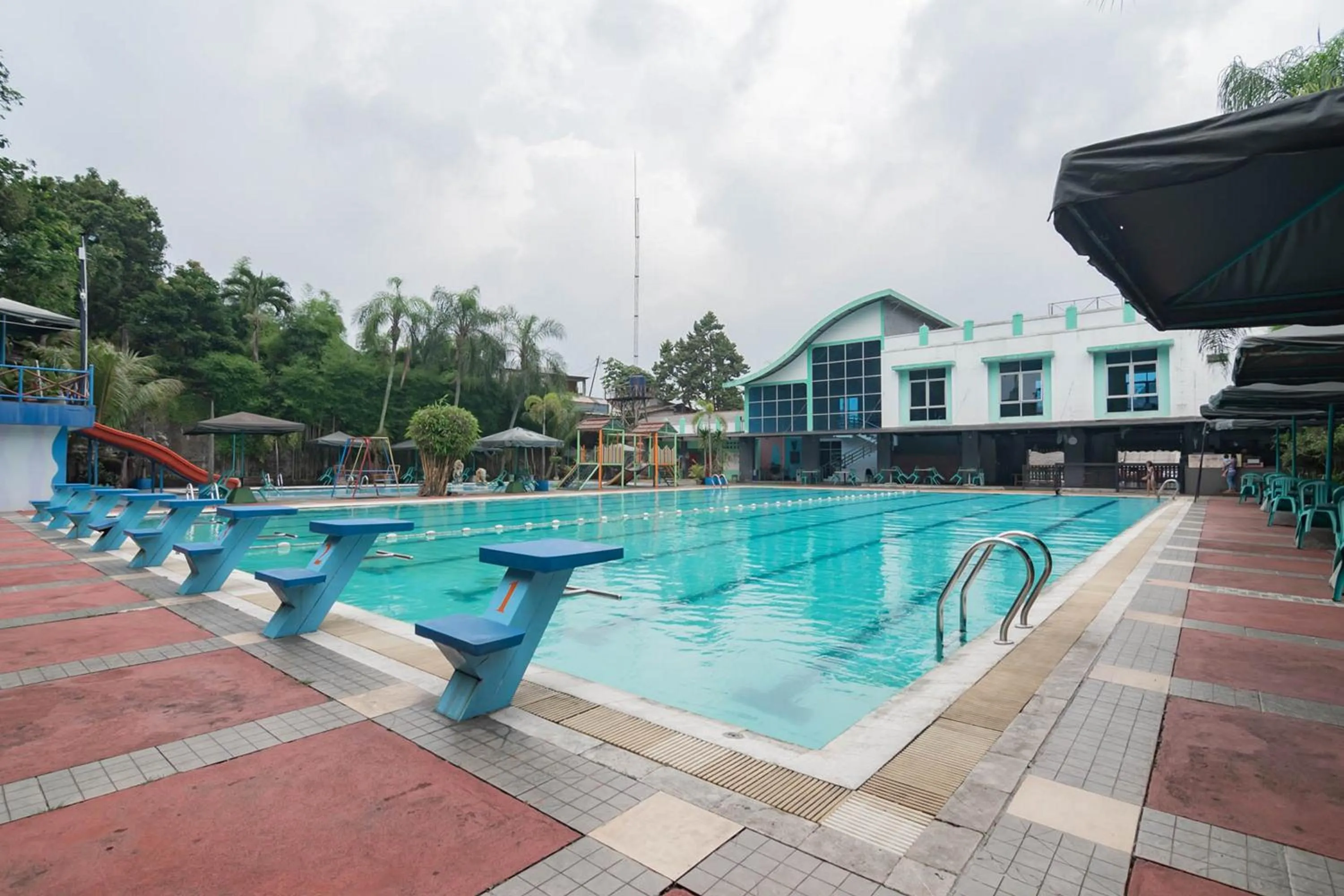 Swimming pool in Urbanview Hotel Sagara Bogor