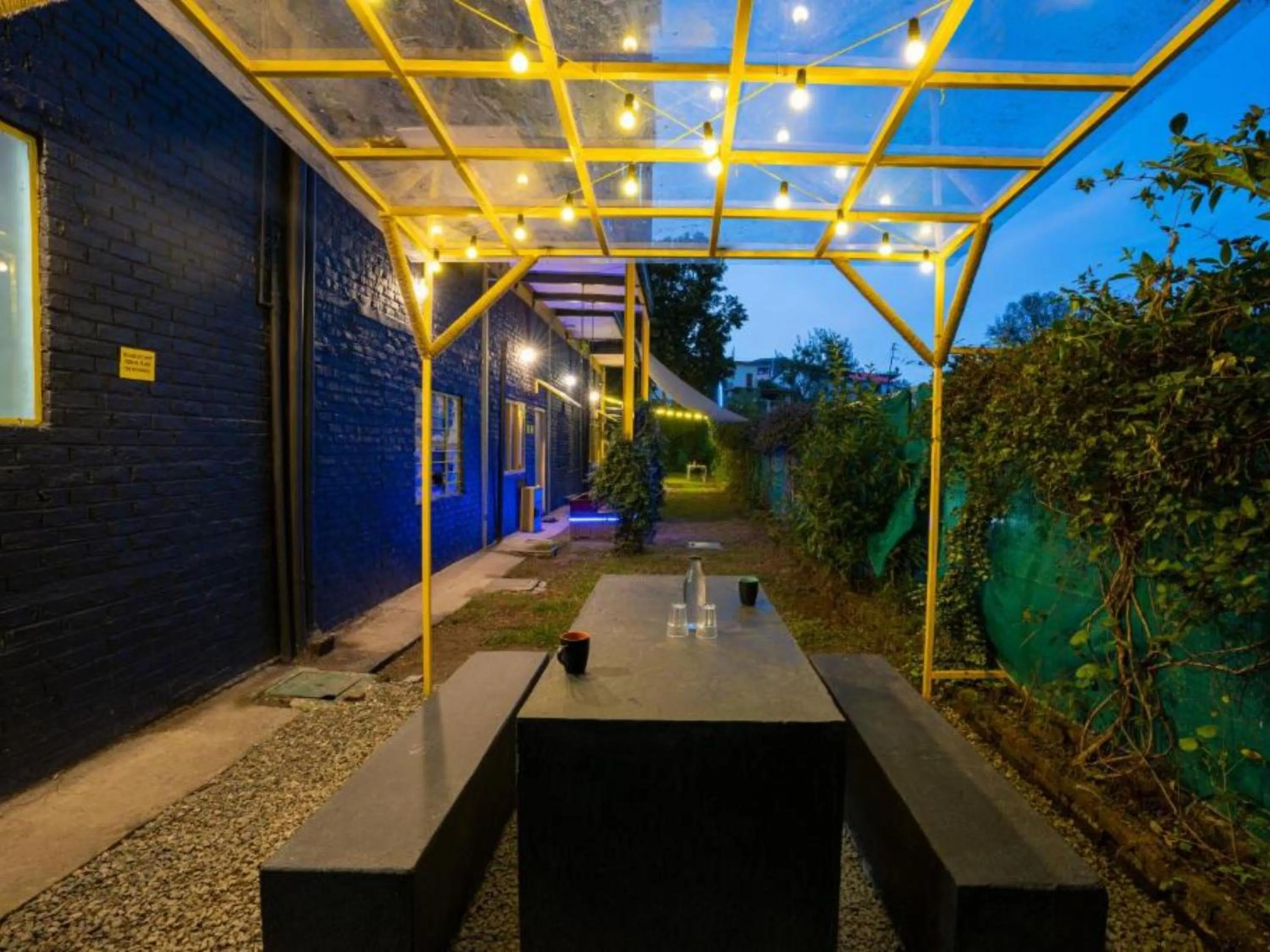 Patio in The Hosteller Kasar Devi