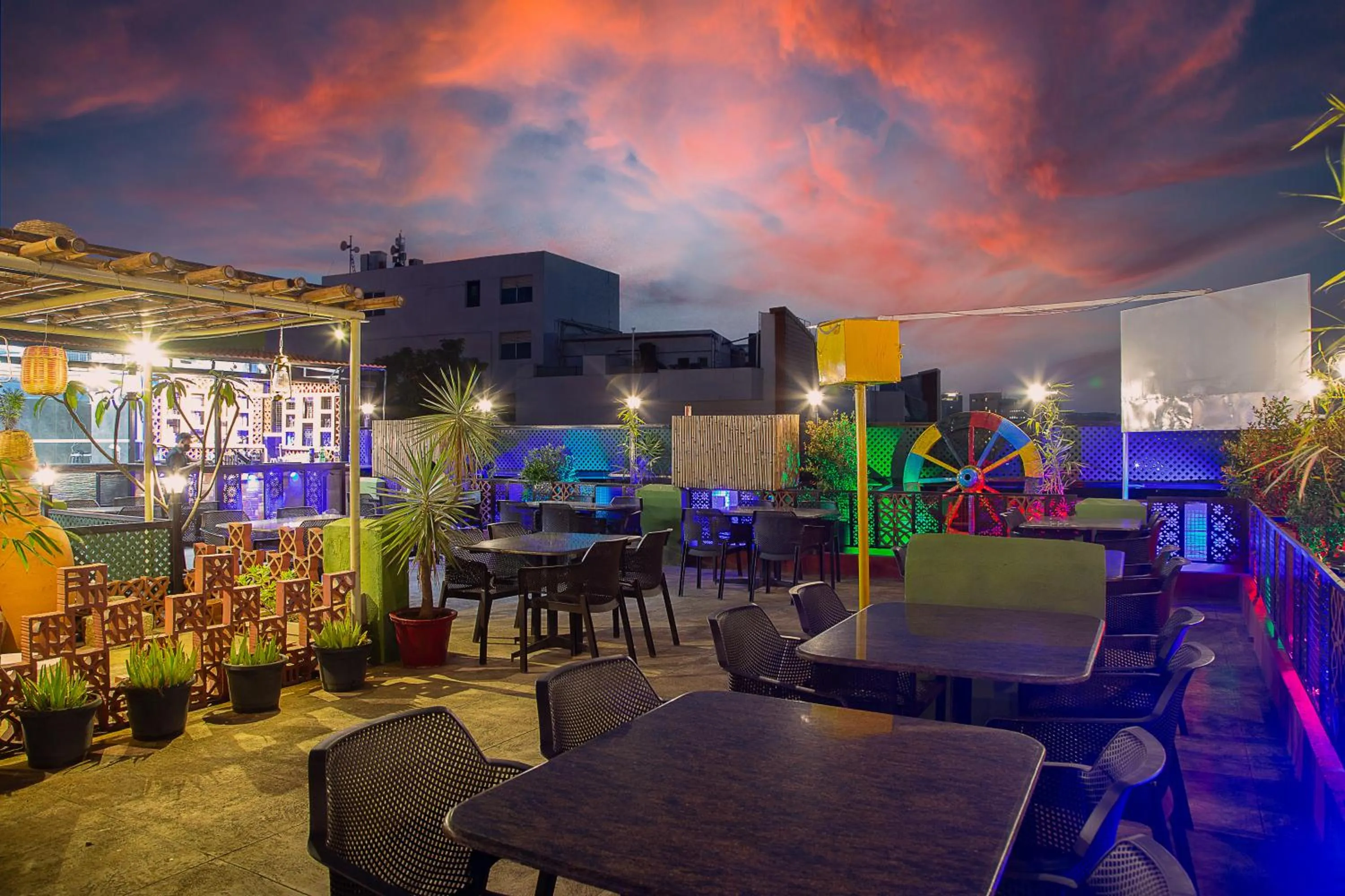 Lounge or bar in Icon Regency by Bhagini