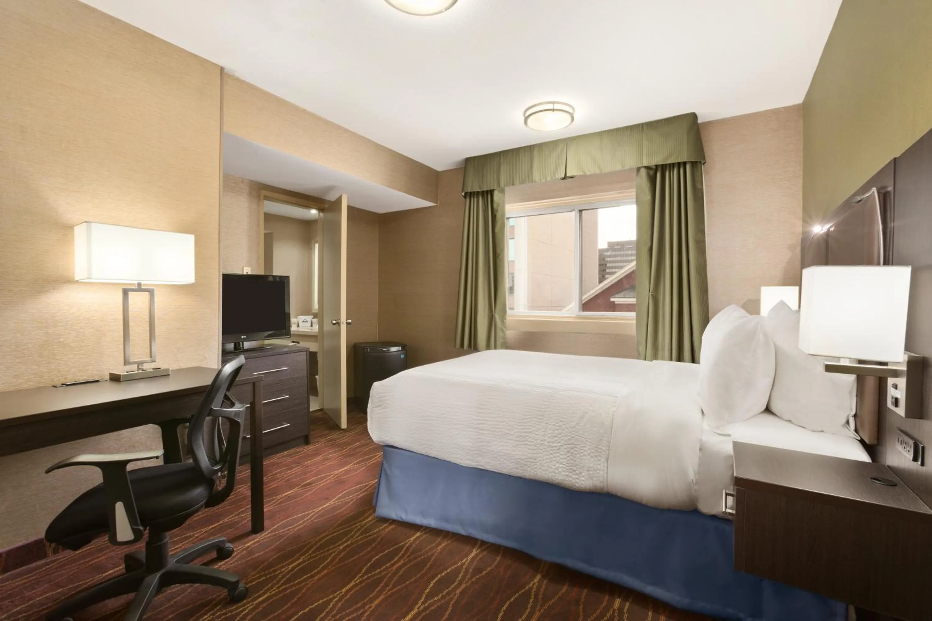 Bedroom, Bed in Days Inn by Wyndham Ottawa
