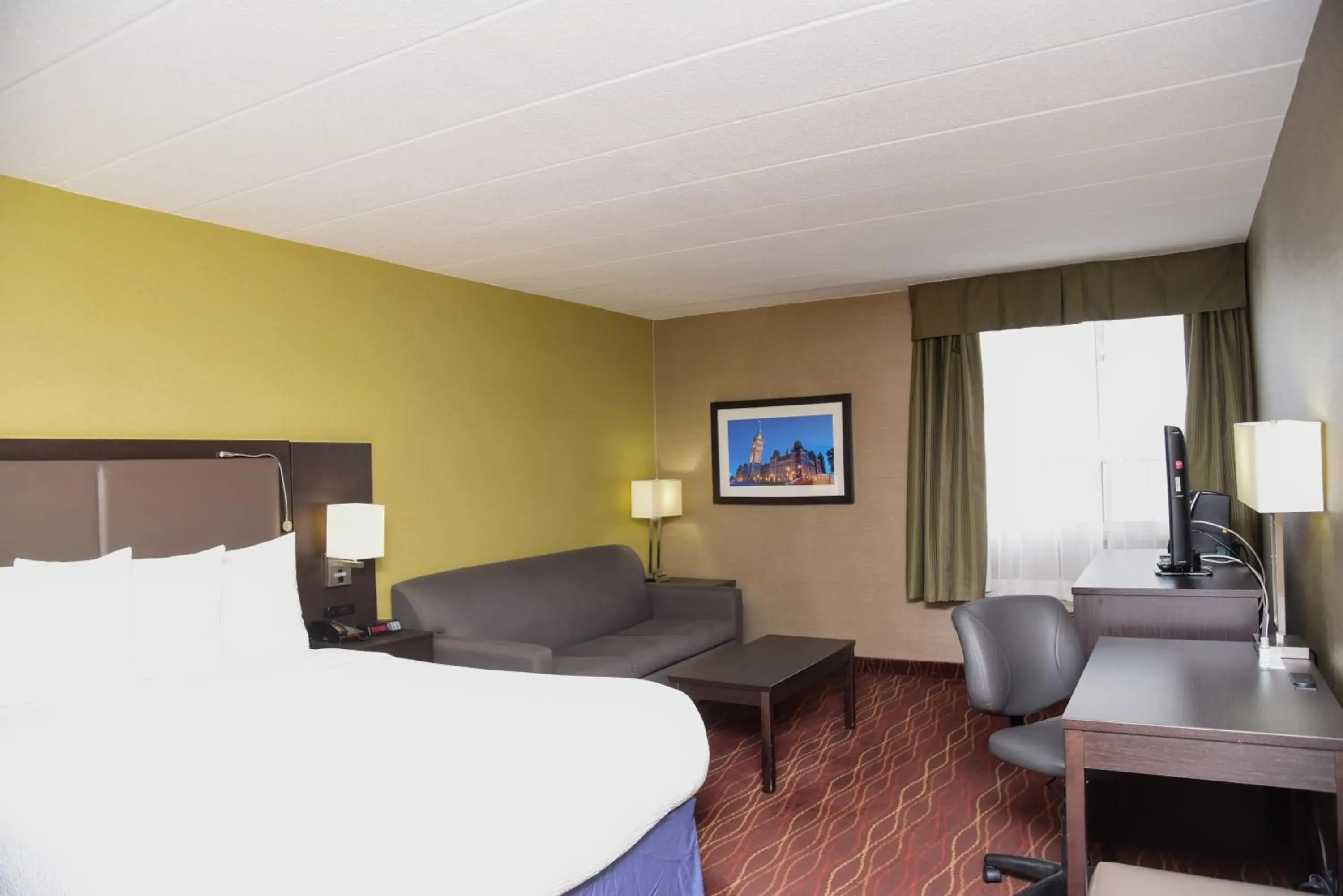 1 Queen Deluxe Room in Days Inn by Wyndham Ottawa 1 Queen Deluxe Room in Days Inn by Wyndham Ottawa