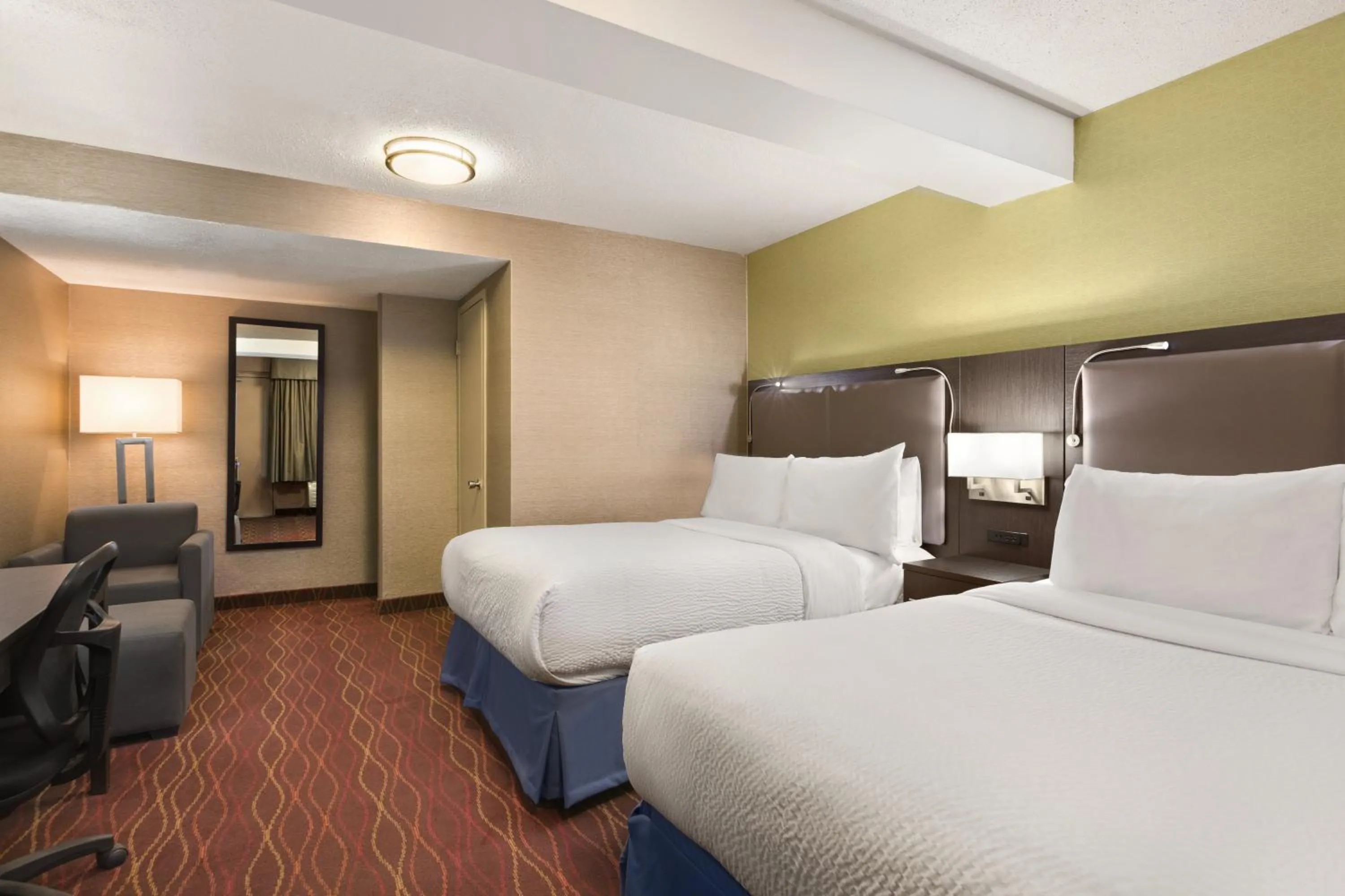 Bedroom, Bed in Days Inn by Wyndham Ottawa