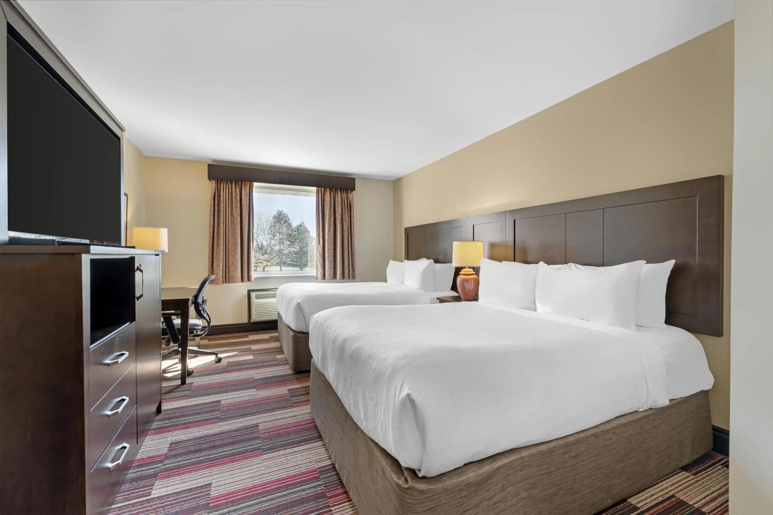 Bedroom, Bed in Best Western Plus Stoneridge Inn & Conference Centre London Ontario