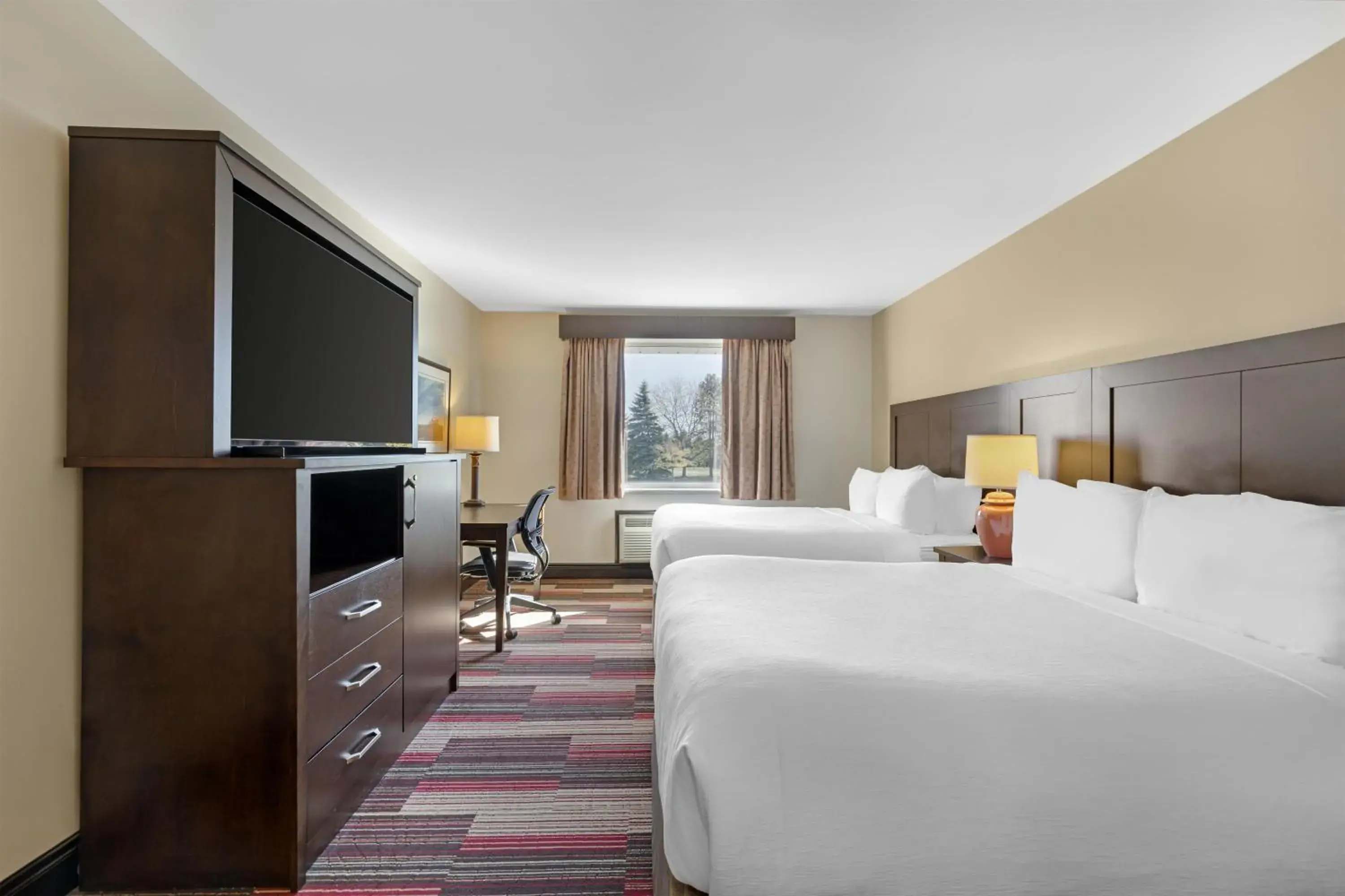 Queen Room with Two Queen Beds in Best Western Plus Stoneridge Inn & Conference Centre London Ontario Queen Room with Two Queen Beds in Best Western Plus Stoneridge Inn & Conference Centre London Ontario