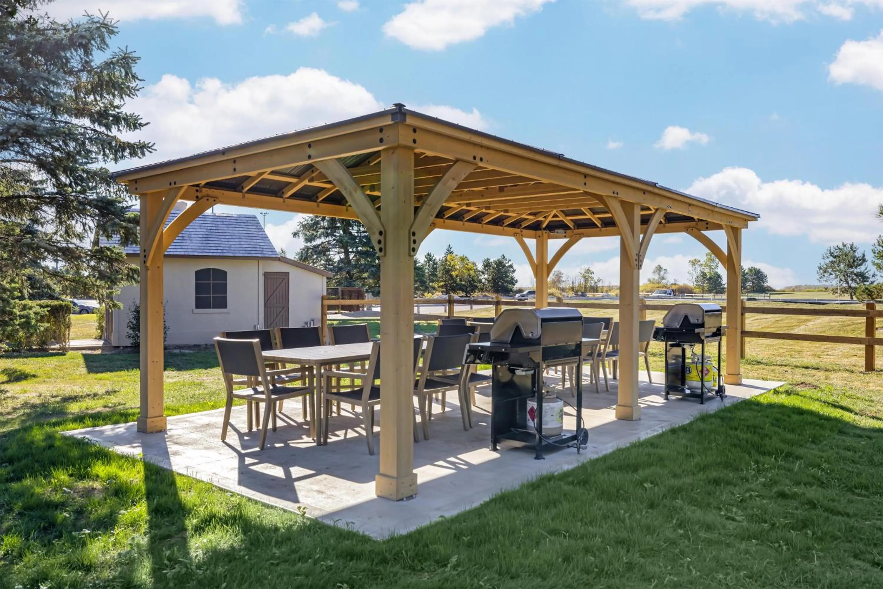 Property building in Best Western Plus Stoneridge Inn & Conference Centre London Ontario